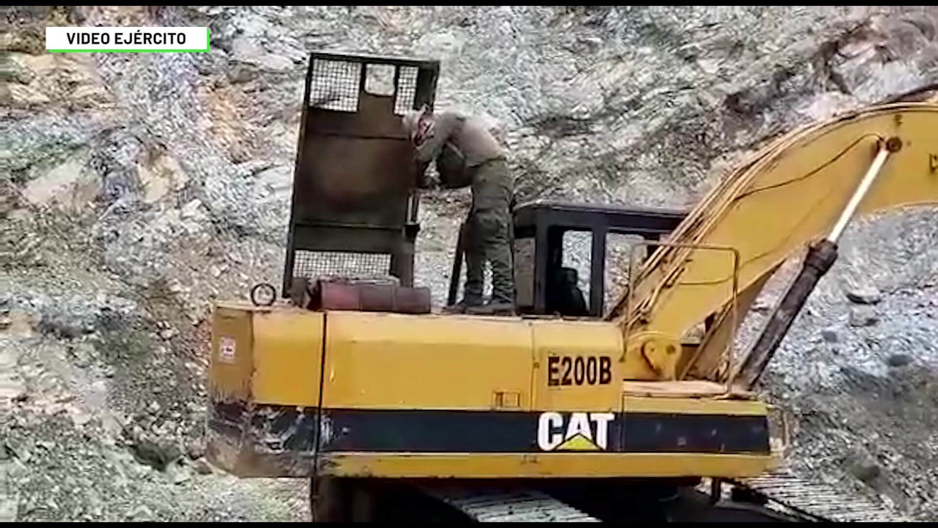 Sorprendidos realizando minería ilegal en Bello