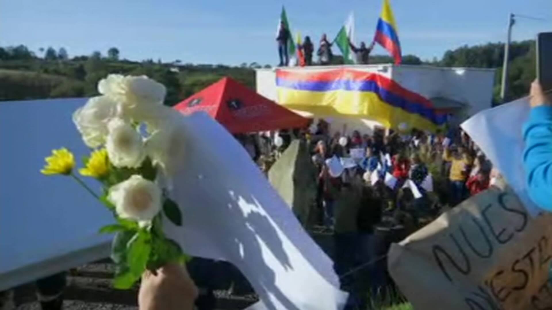 Tensión: se reactivan órdenes para tumbar casas en Santa Elena