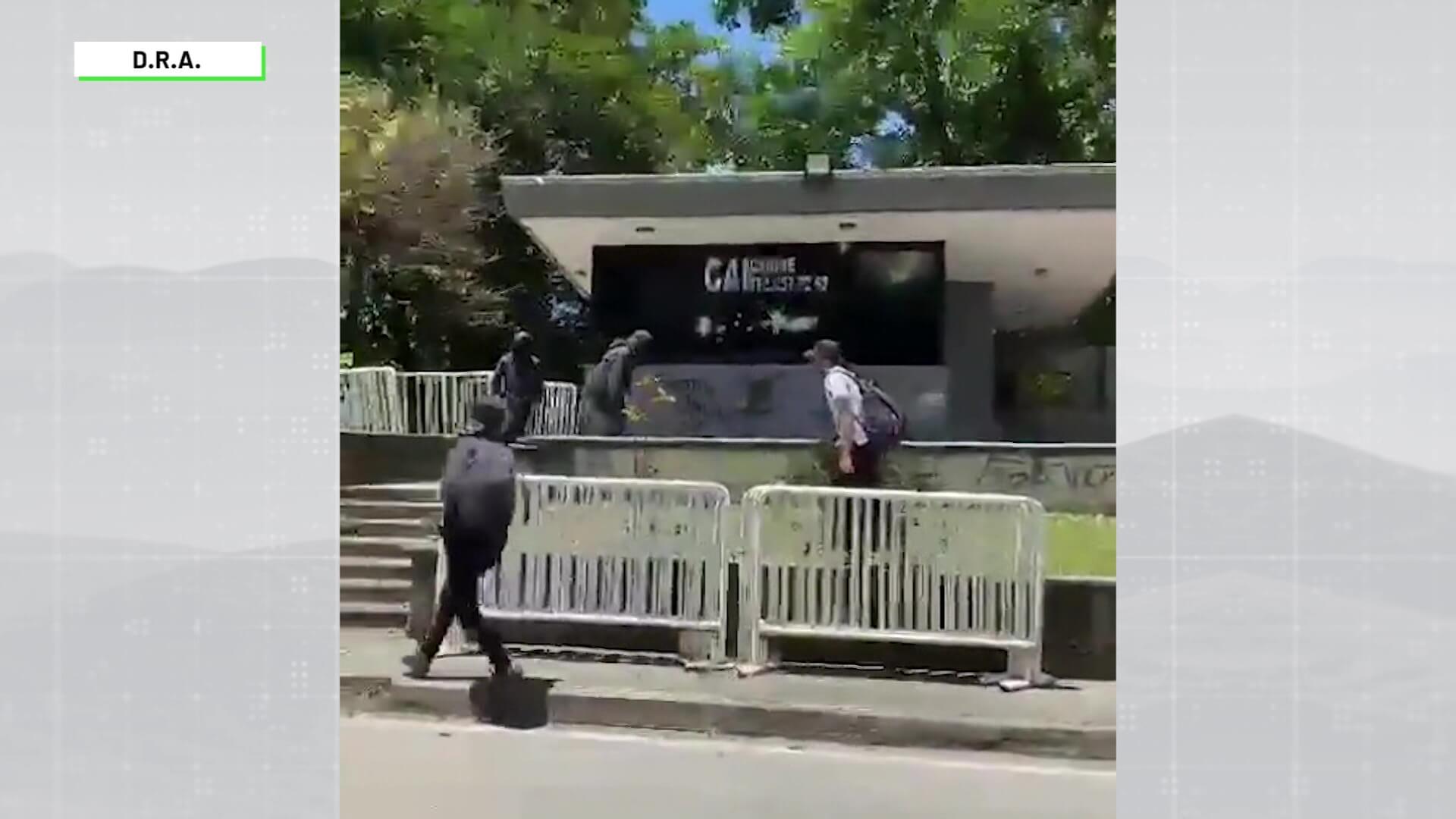 Vandalizan estación de la Policía