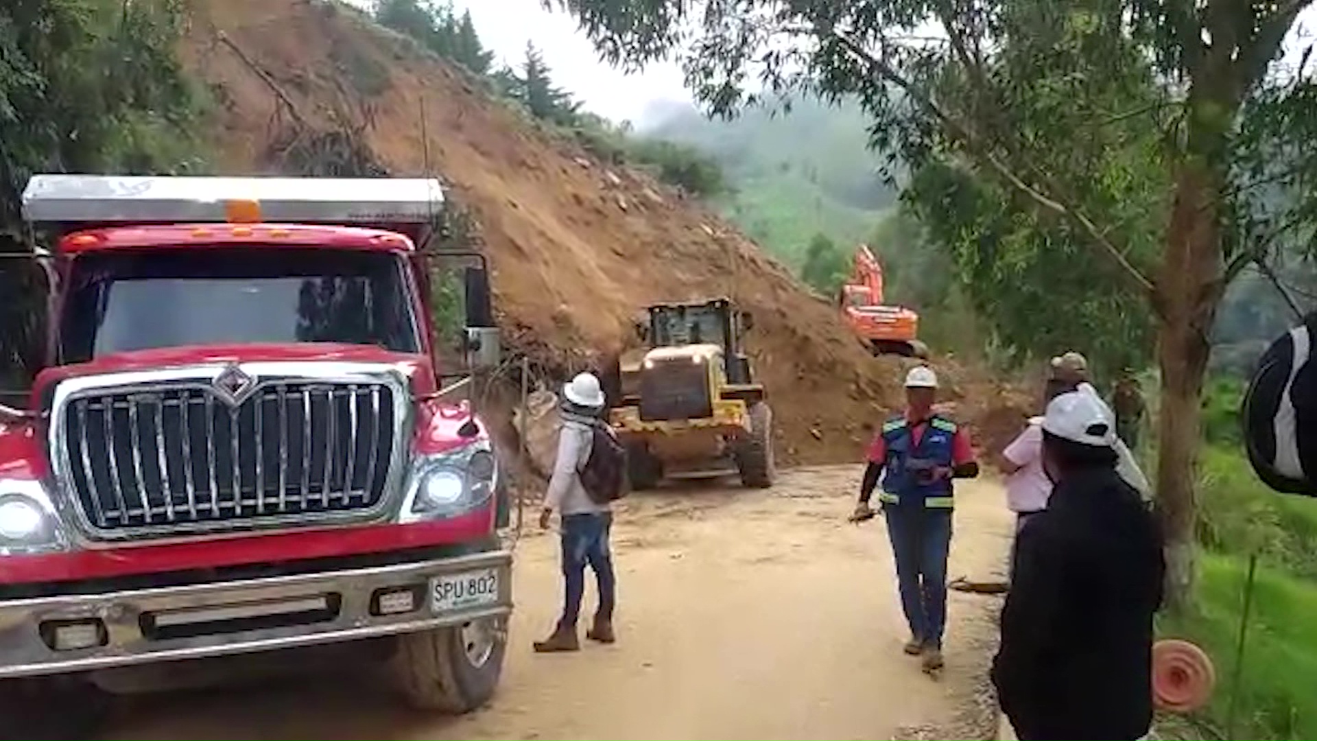 Vía Hidroituango: lluvias dificultan remoción de alud