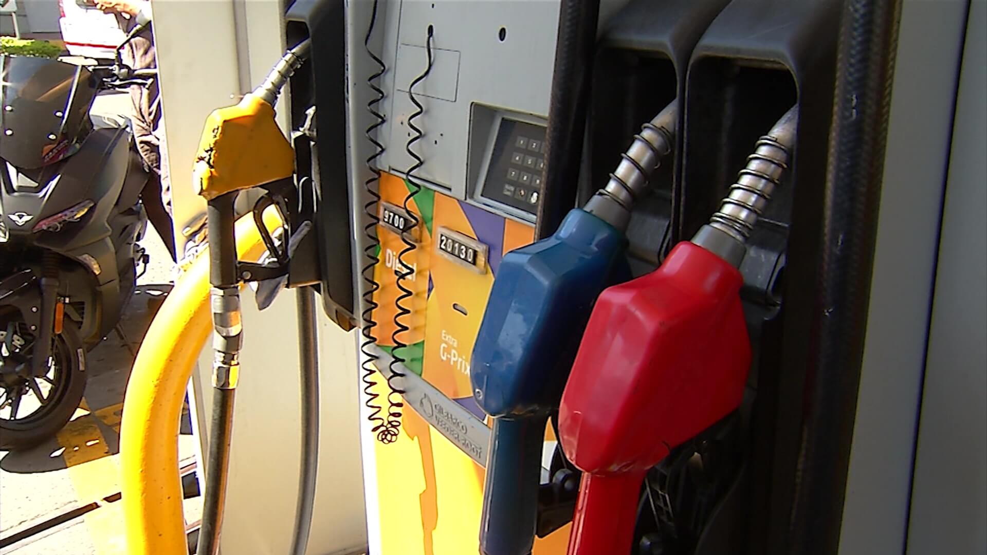 Califican inviable invitación a bajar consumo de gasolina