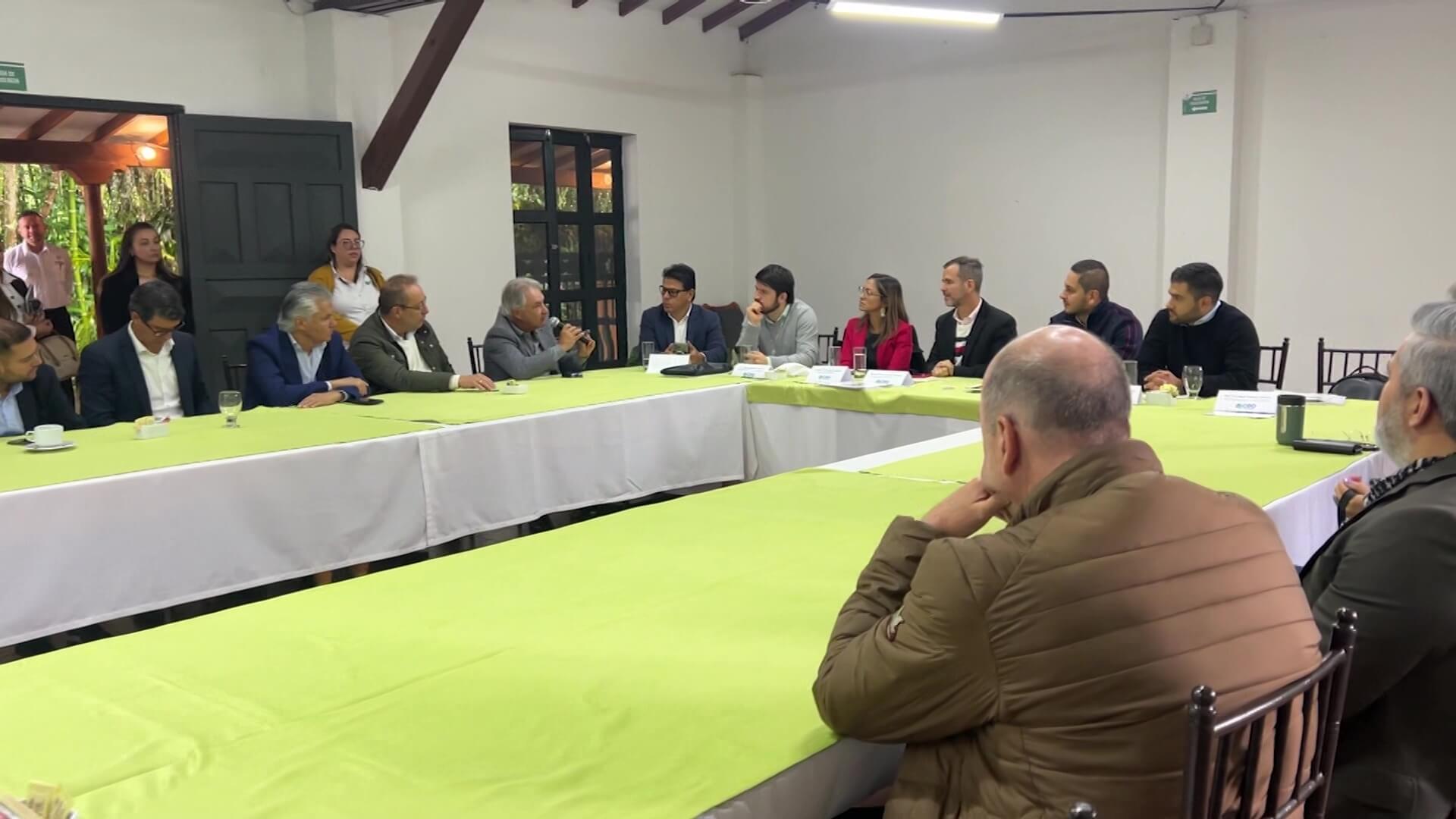 Congresistas y 40 empresarios hablan de desarrollo