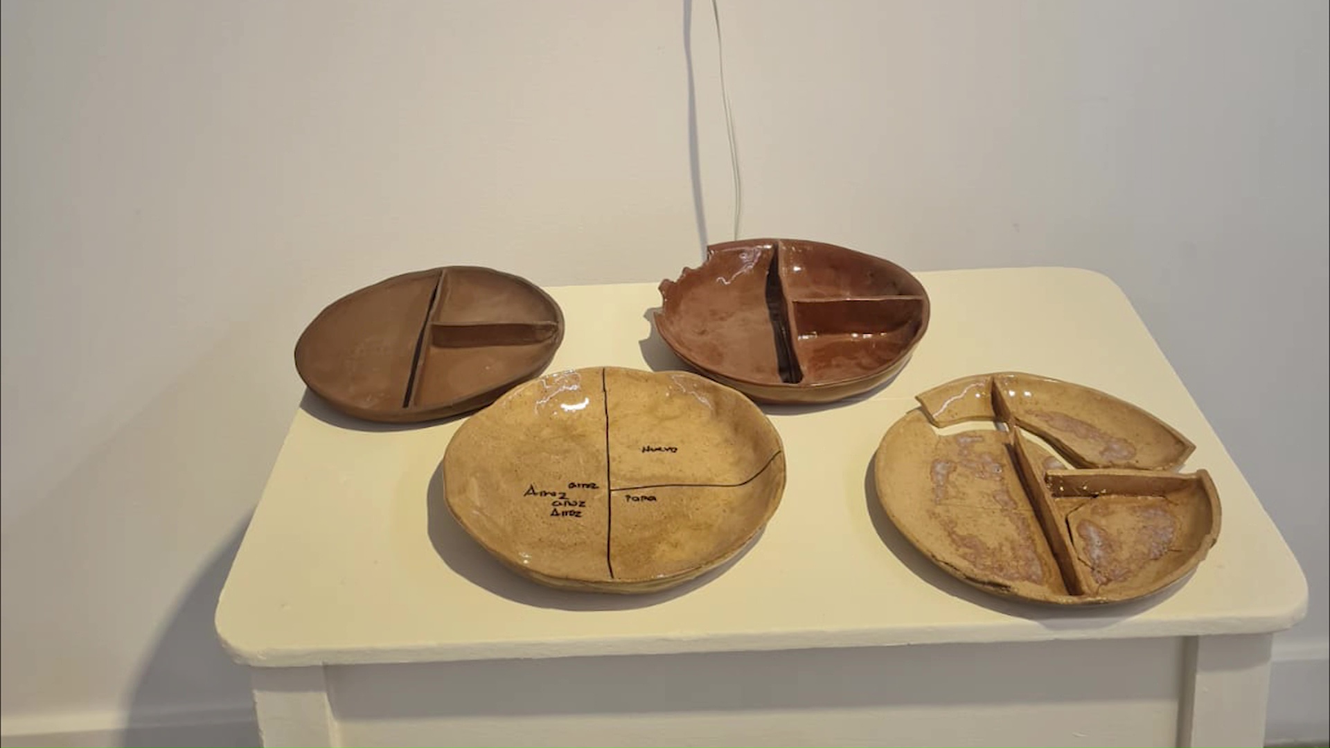 Exposición de artistas dedicados a la creación cerámica
