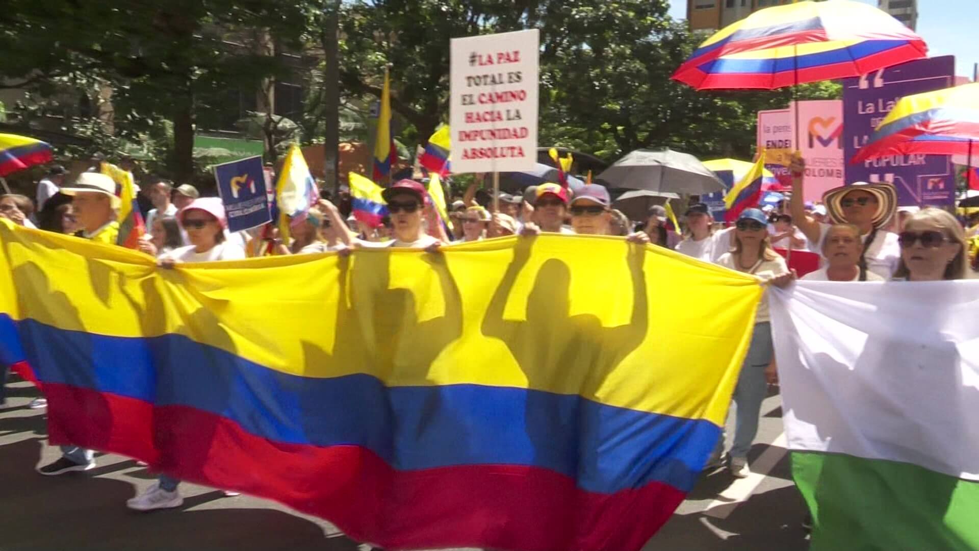 Masiva participación en marcha contra el Gobierno