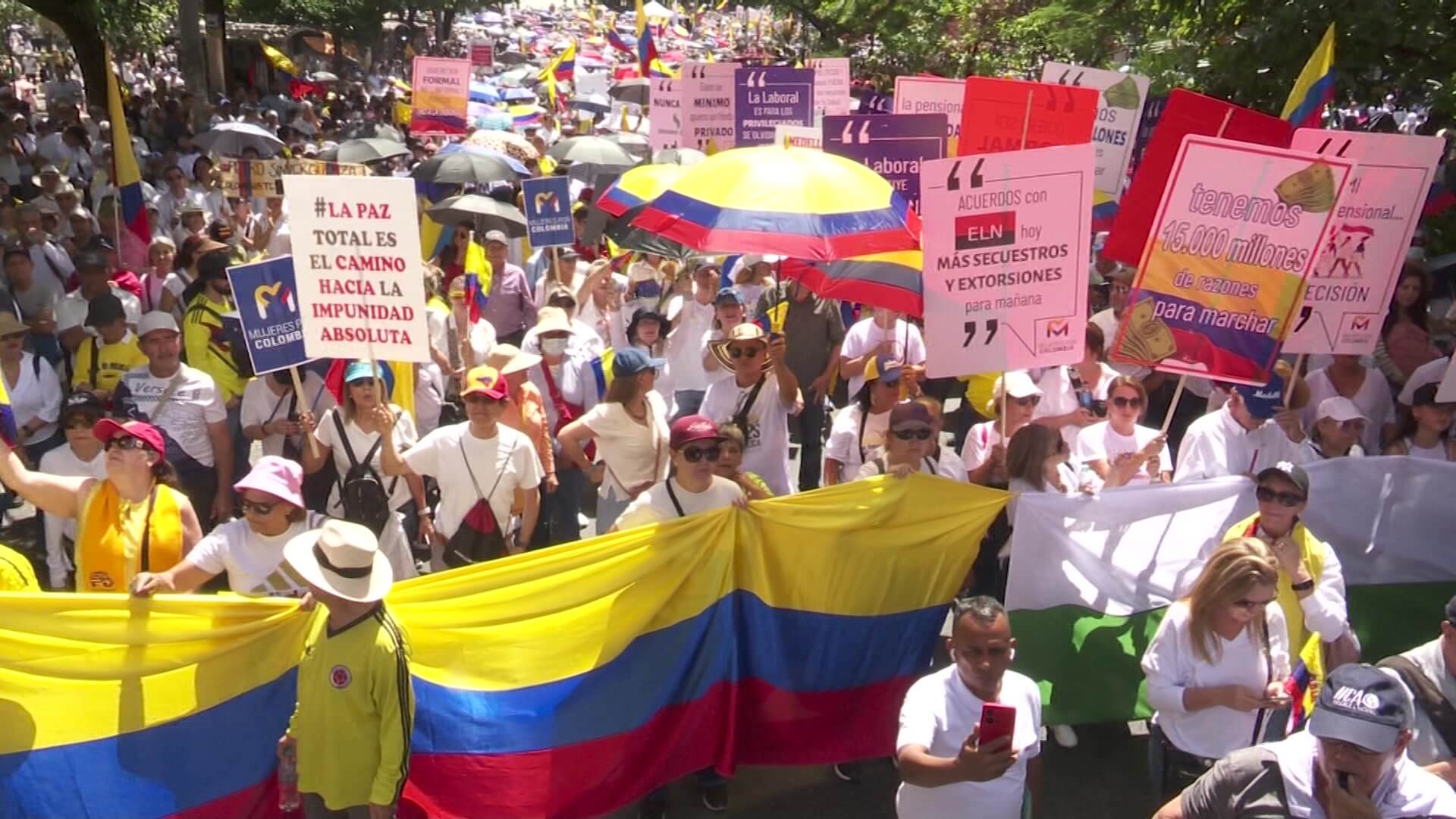 Masiva participación en marcha en contra del Gobierno