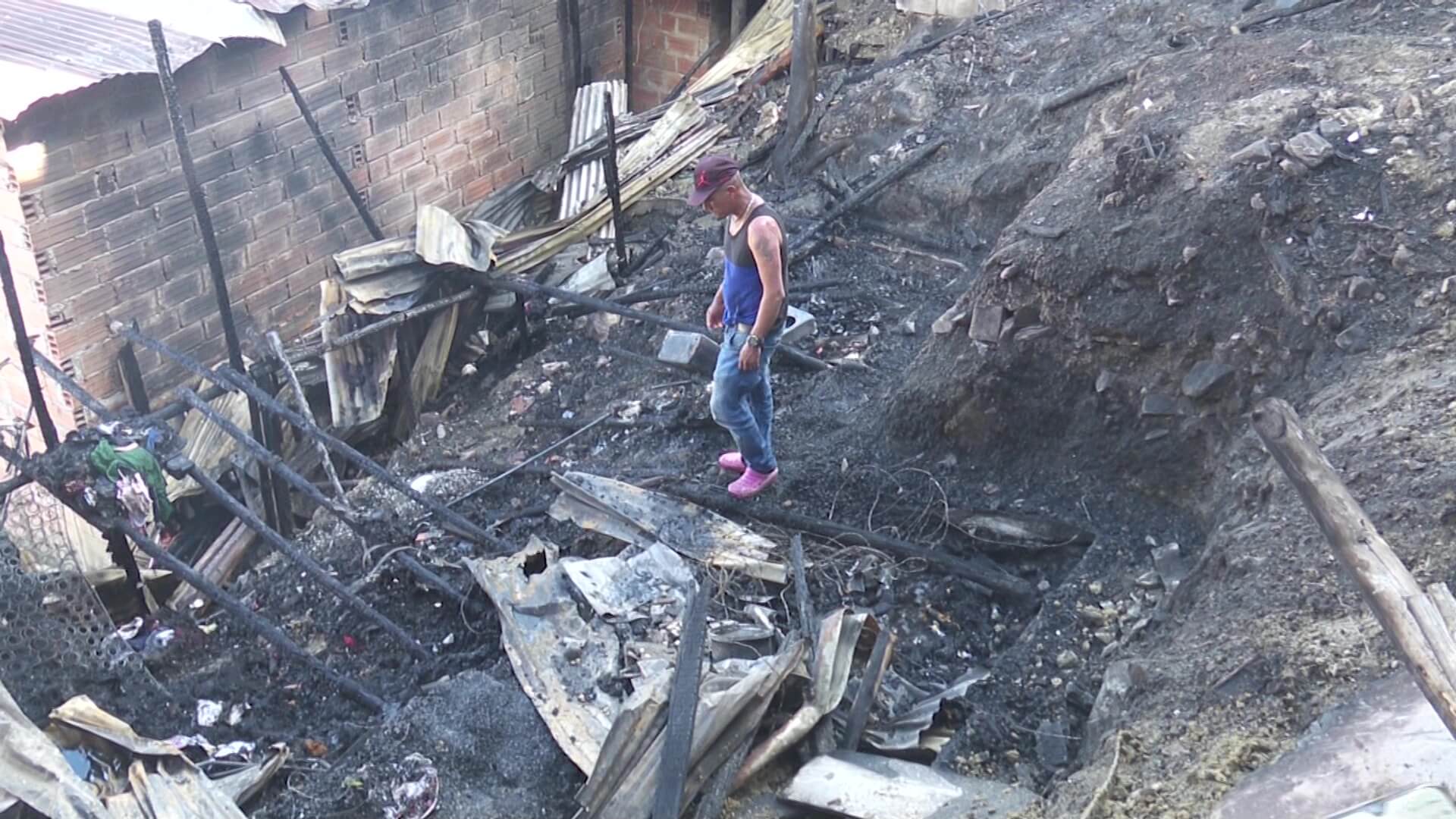 Diez viviendas afectadas por voráz incendio