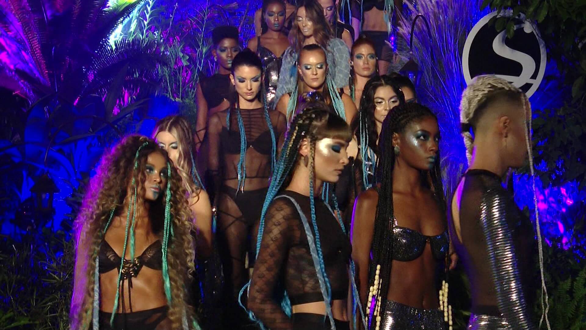 Desfile de moda inspirado en la película Avatar