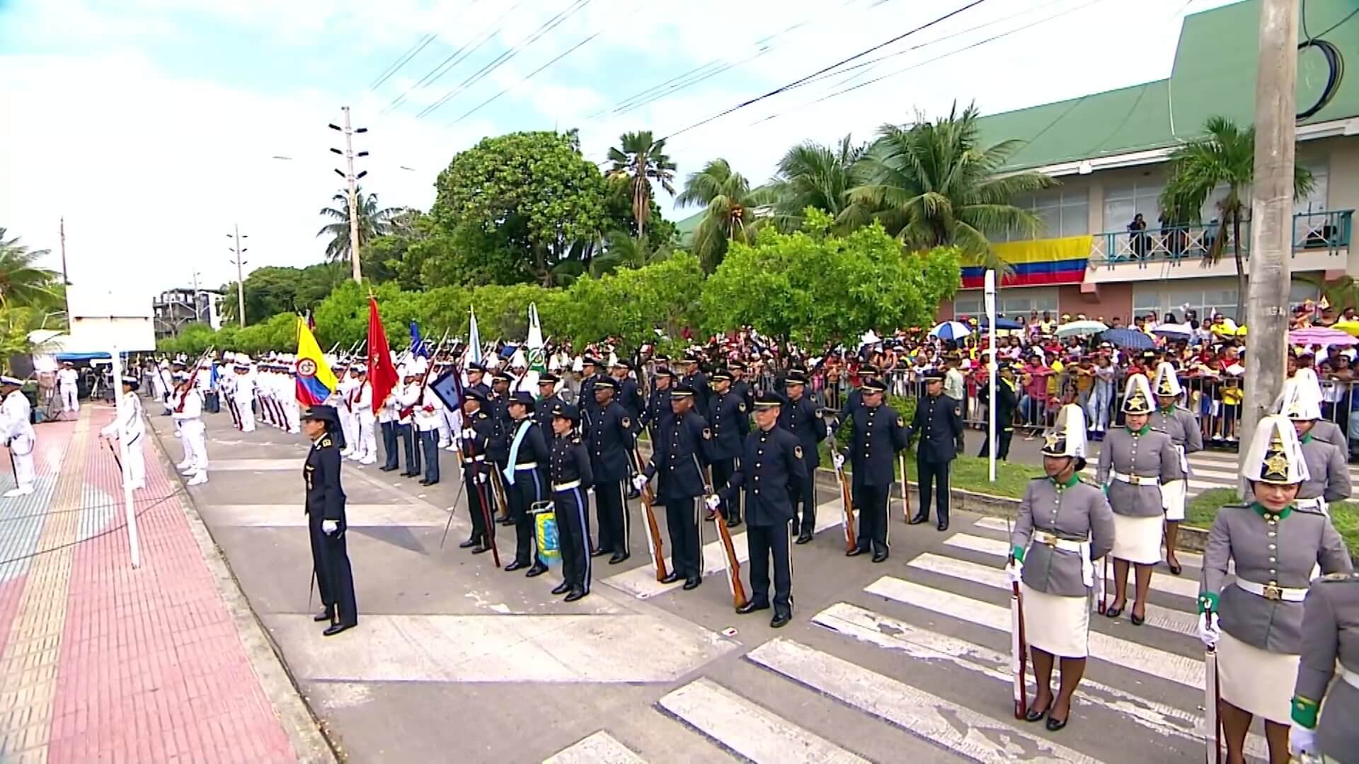 Presidente encabezó desfile y actos por el 20 de julio