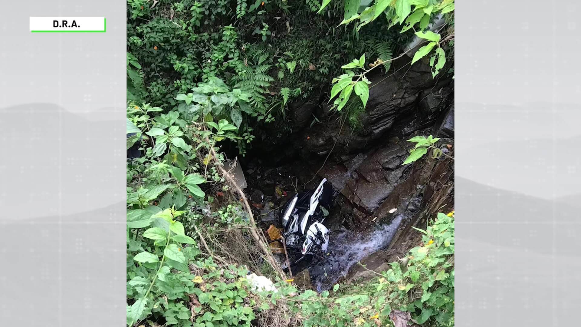 Motociclista perdió la vida tras caer a un abismo