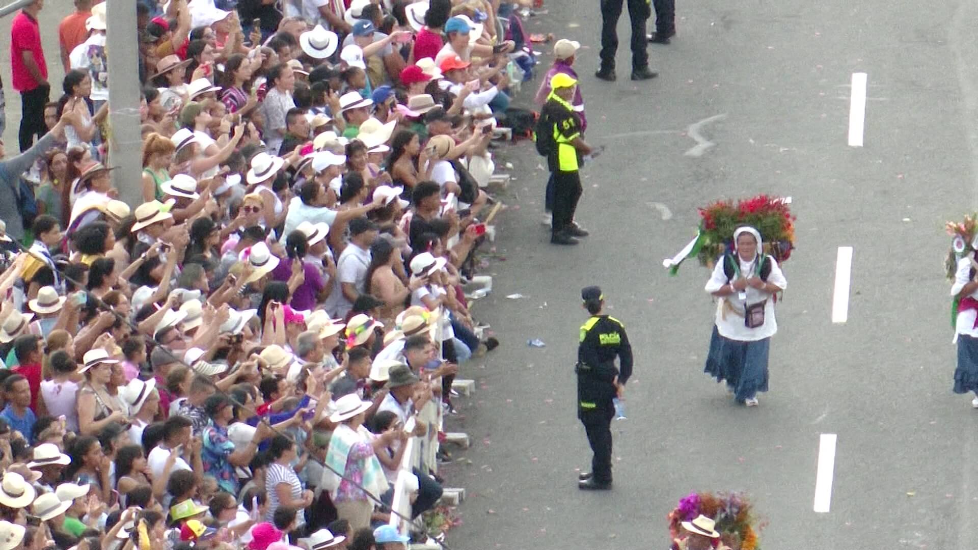 Masiva asistencia al desfile de silleteros