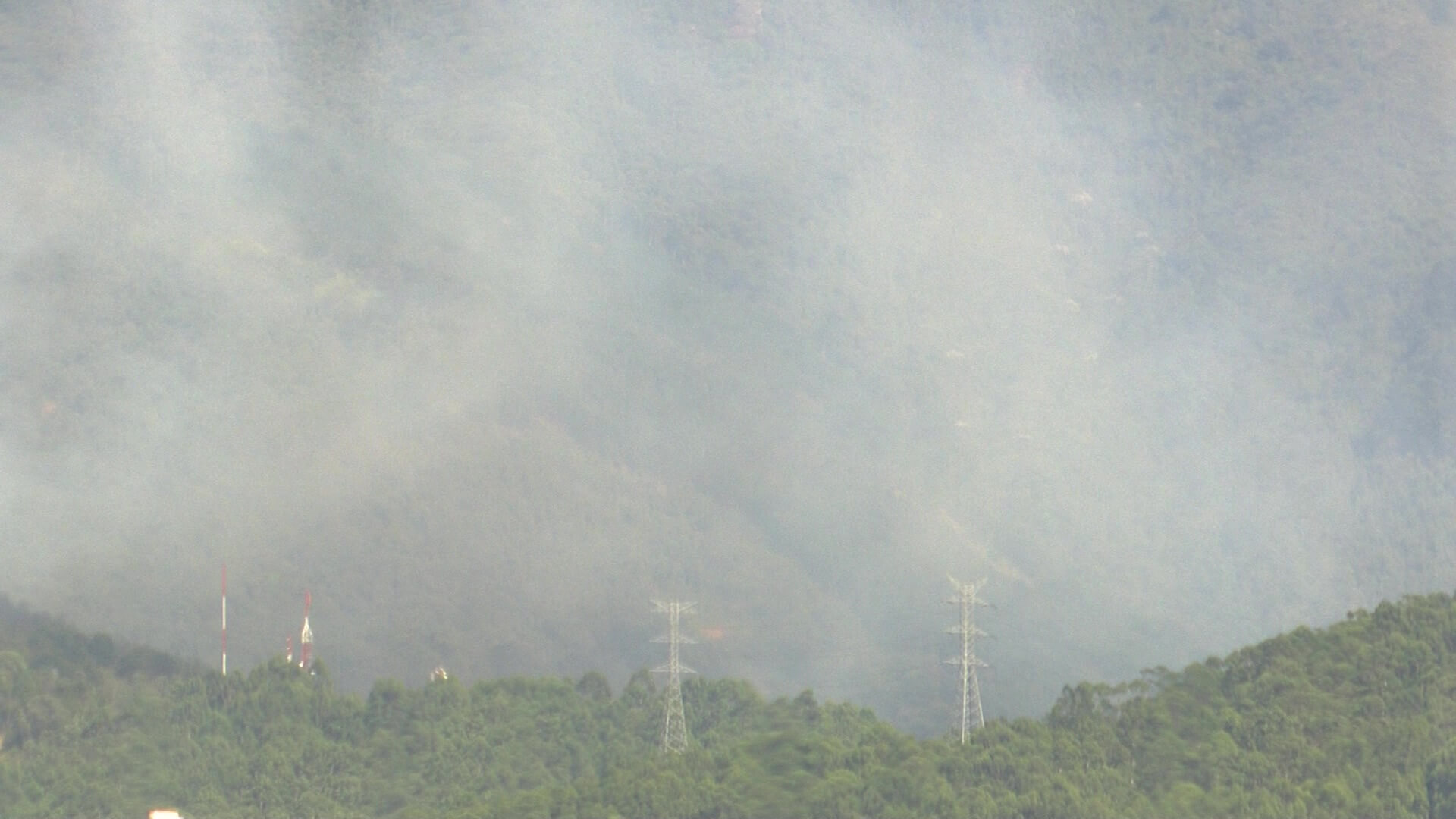 Se busca apagar incendio en el Oriente de Medellín