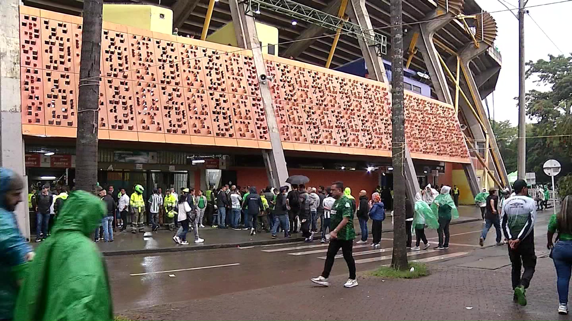 Nacional clama por el regreso de la policía al estadio