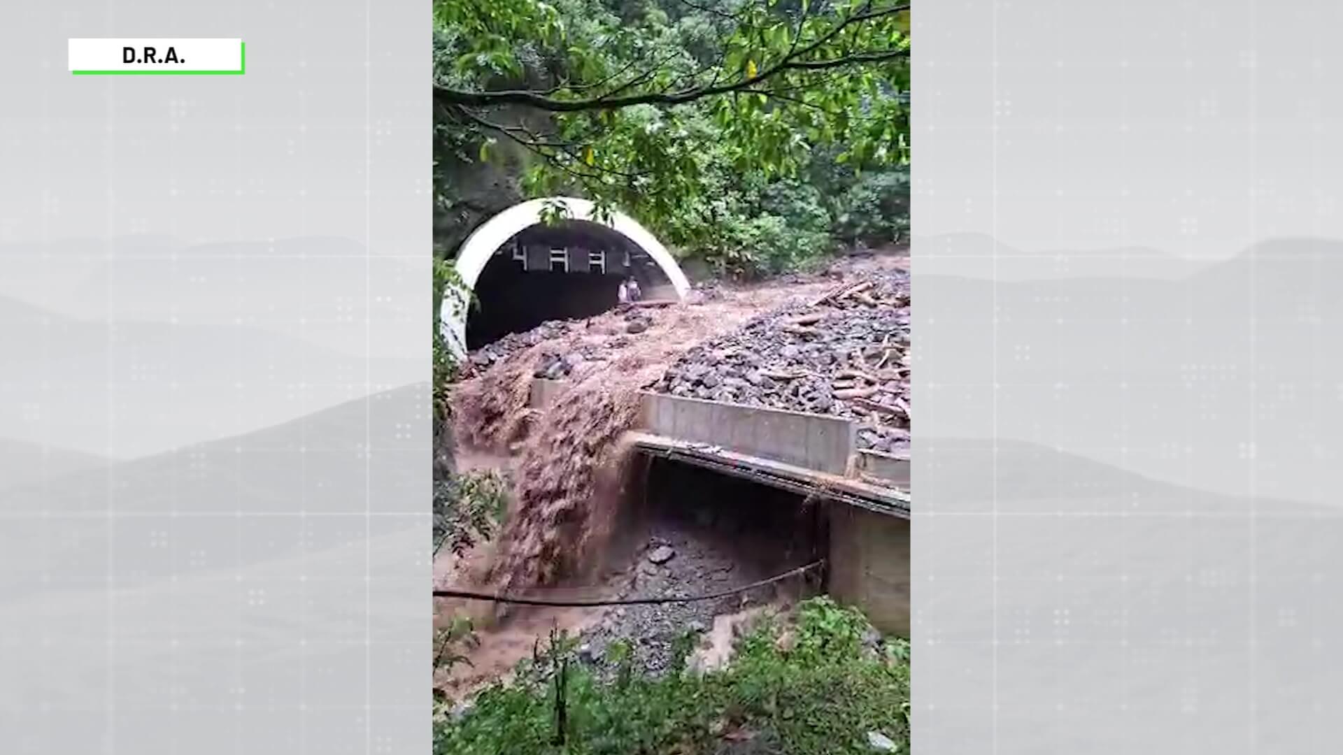 Paso a un carril en el túnel La Llorona