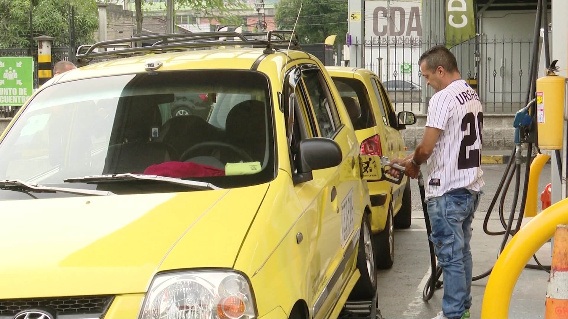 Galón de gasolina subió en promedio 400 pesos