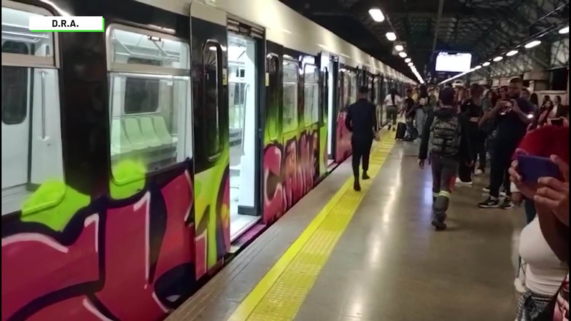 Rayan con grafitis un tren del metro