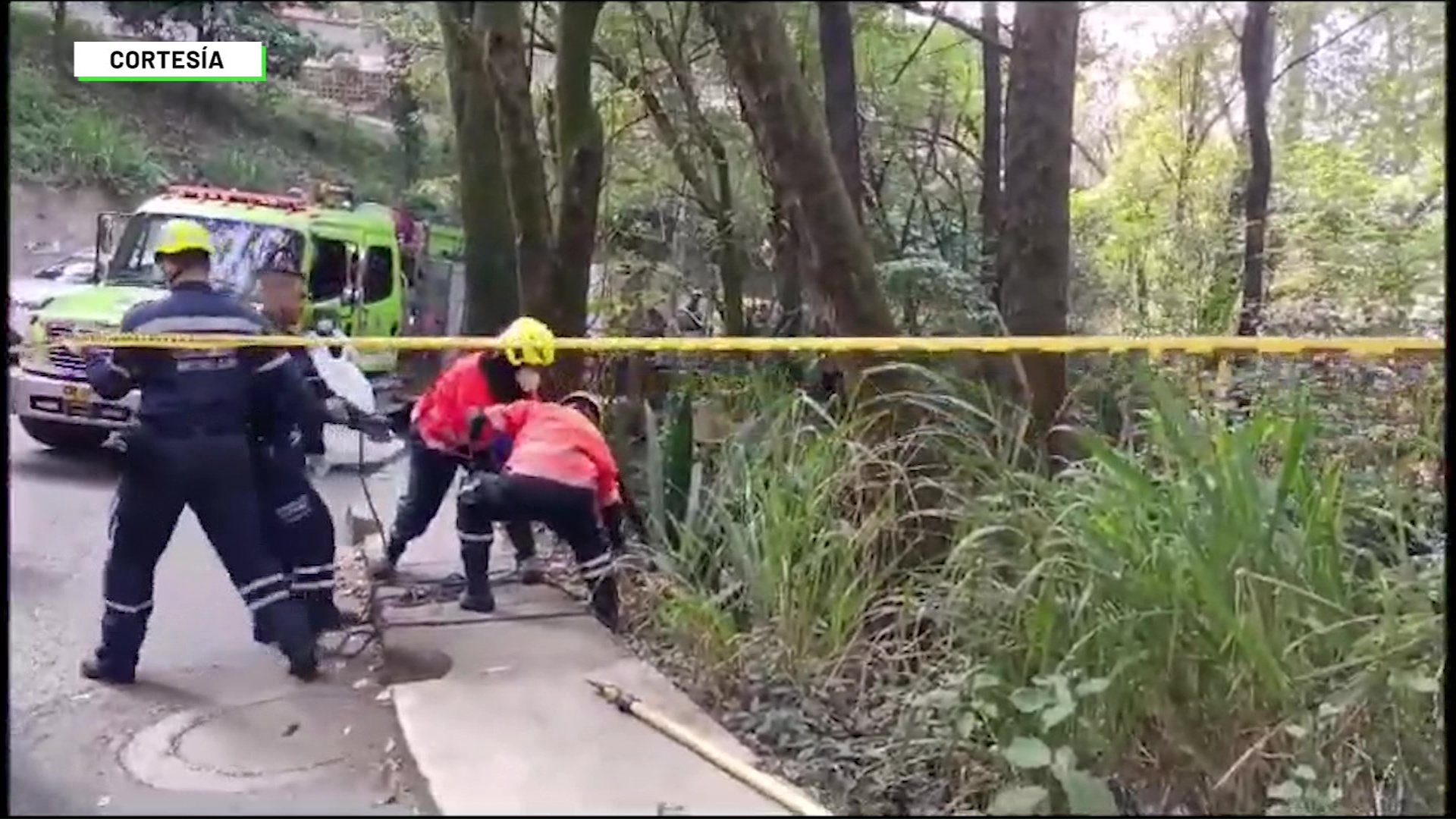 Encuentran mujer en una quebrada de Robledo