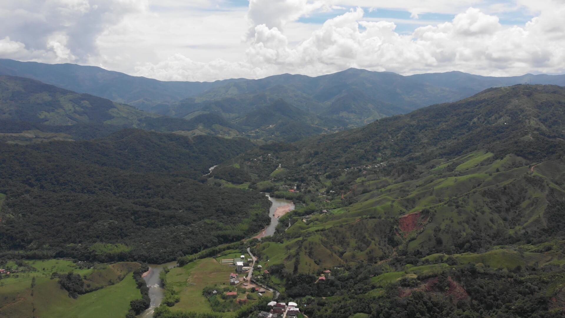 Denuncian alerta ambiental por proyectos en Oriente