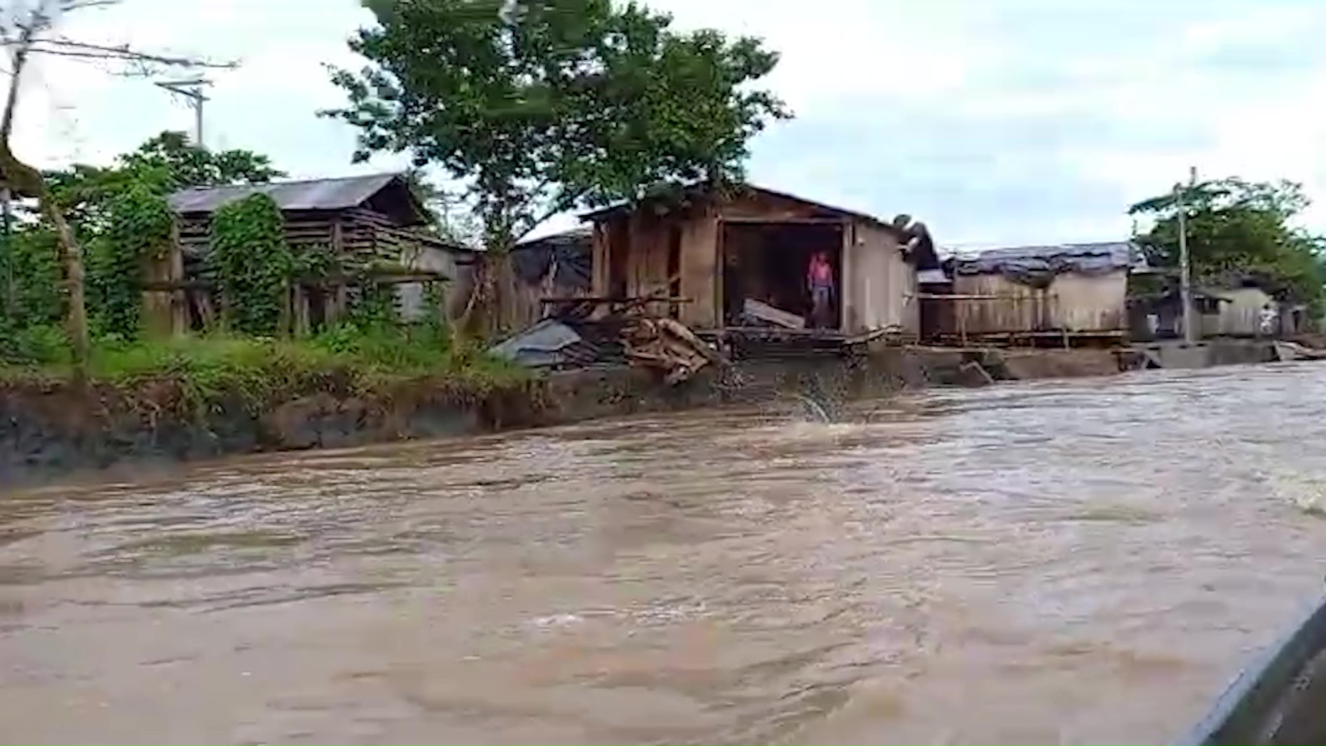 152 familias en riesgo por erosión del río Murrí