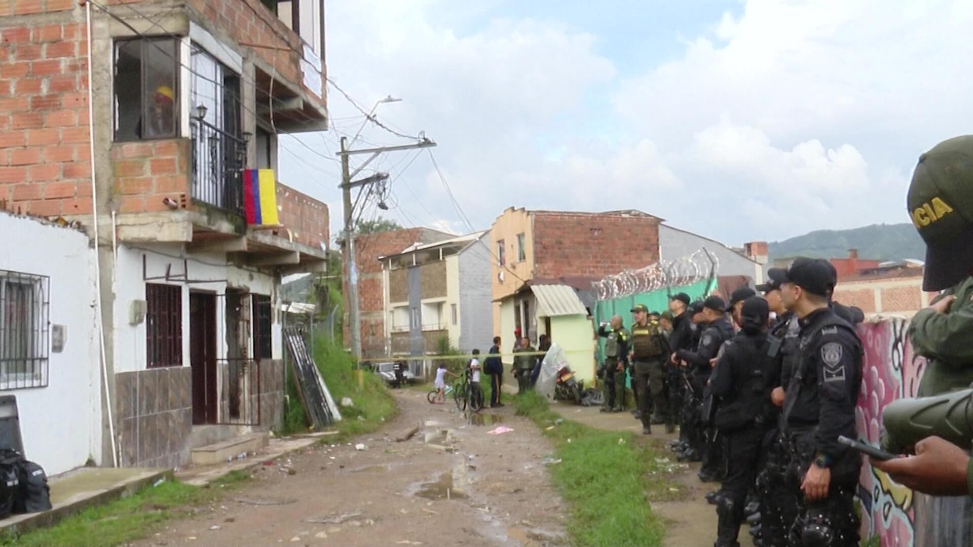 Desalojo en edificio dejó 12 personas heridas en Caldas