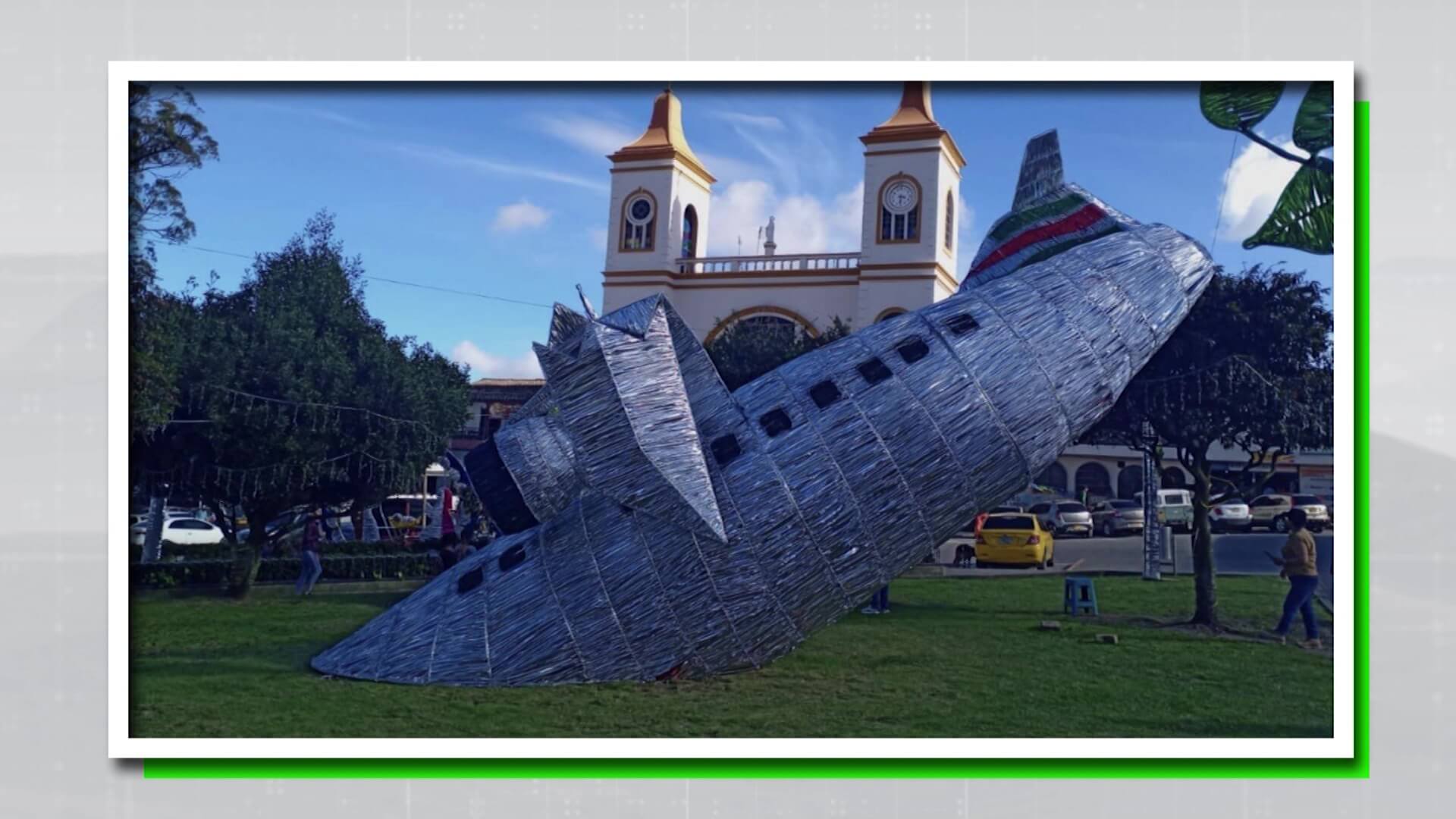 Desmontaron el alumbrado del avión estrellado