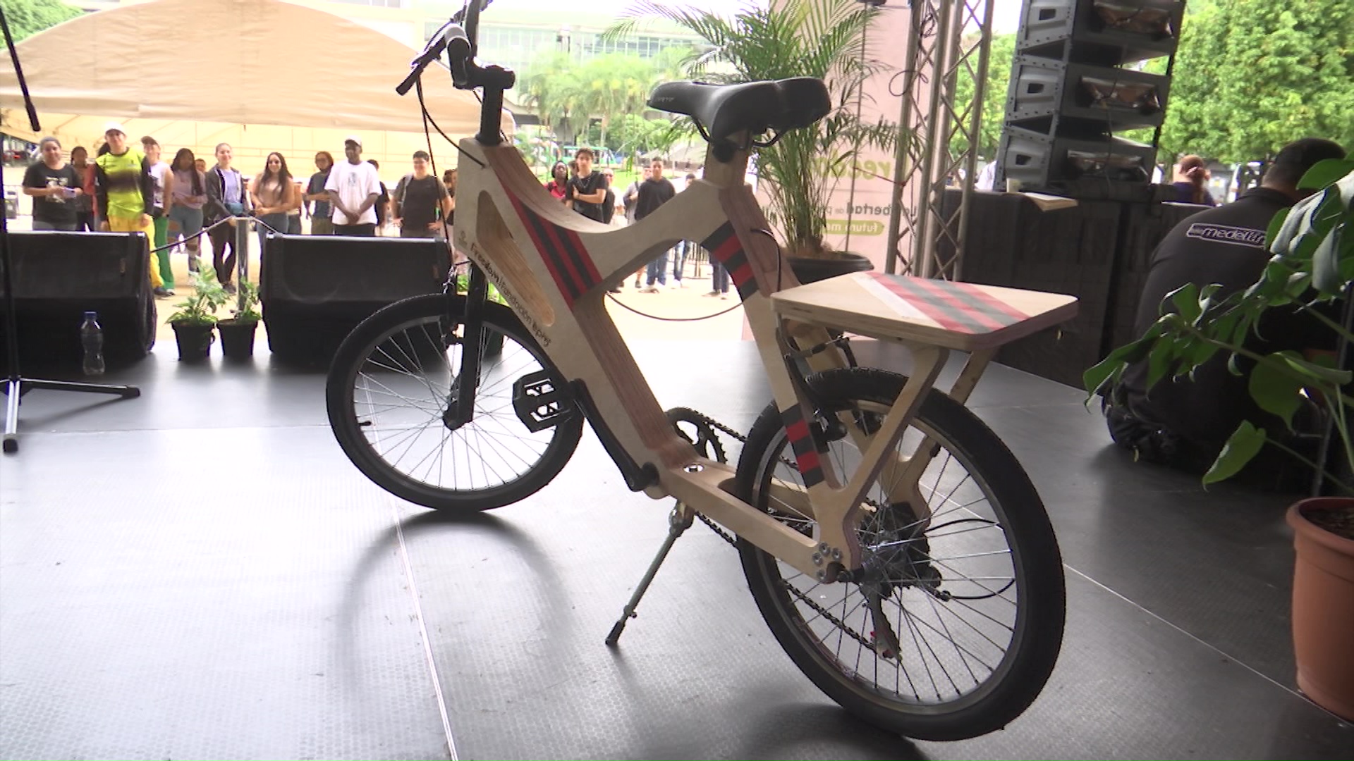 Estudiantes recibieron 2.250 bicicletas en Medellín