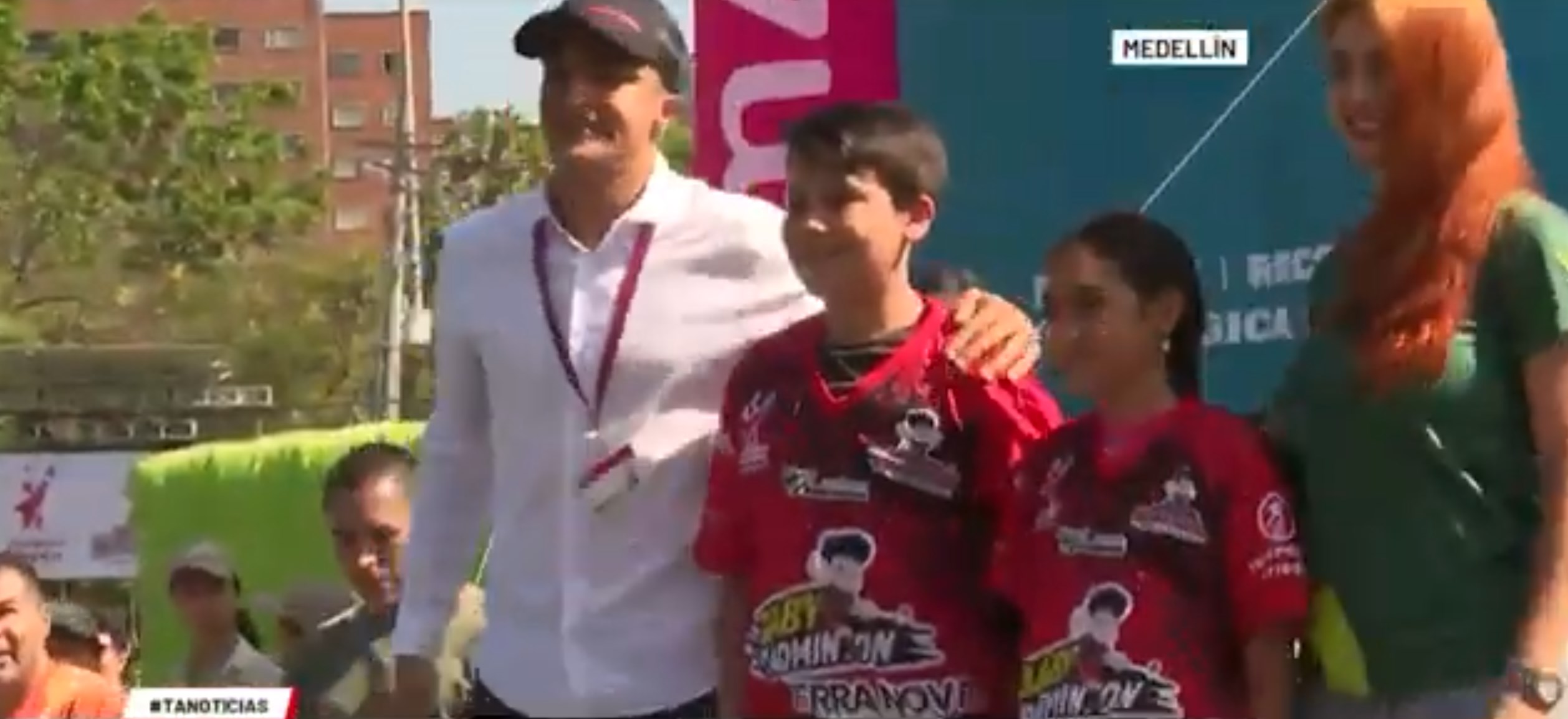 Entregados los uniformes para el festival de festivales 2024