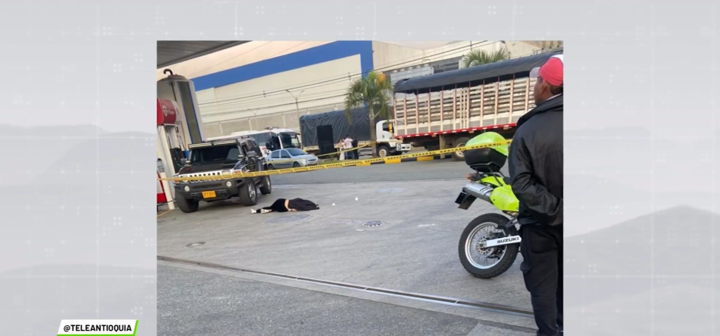 Asesinan a una mujer en una estación de gasolina