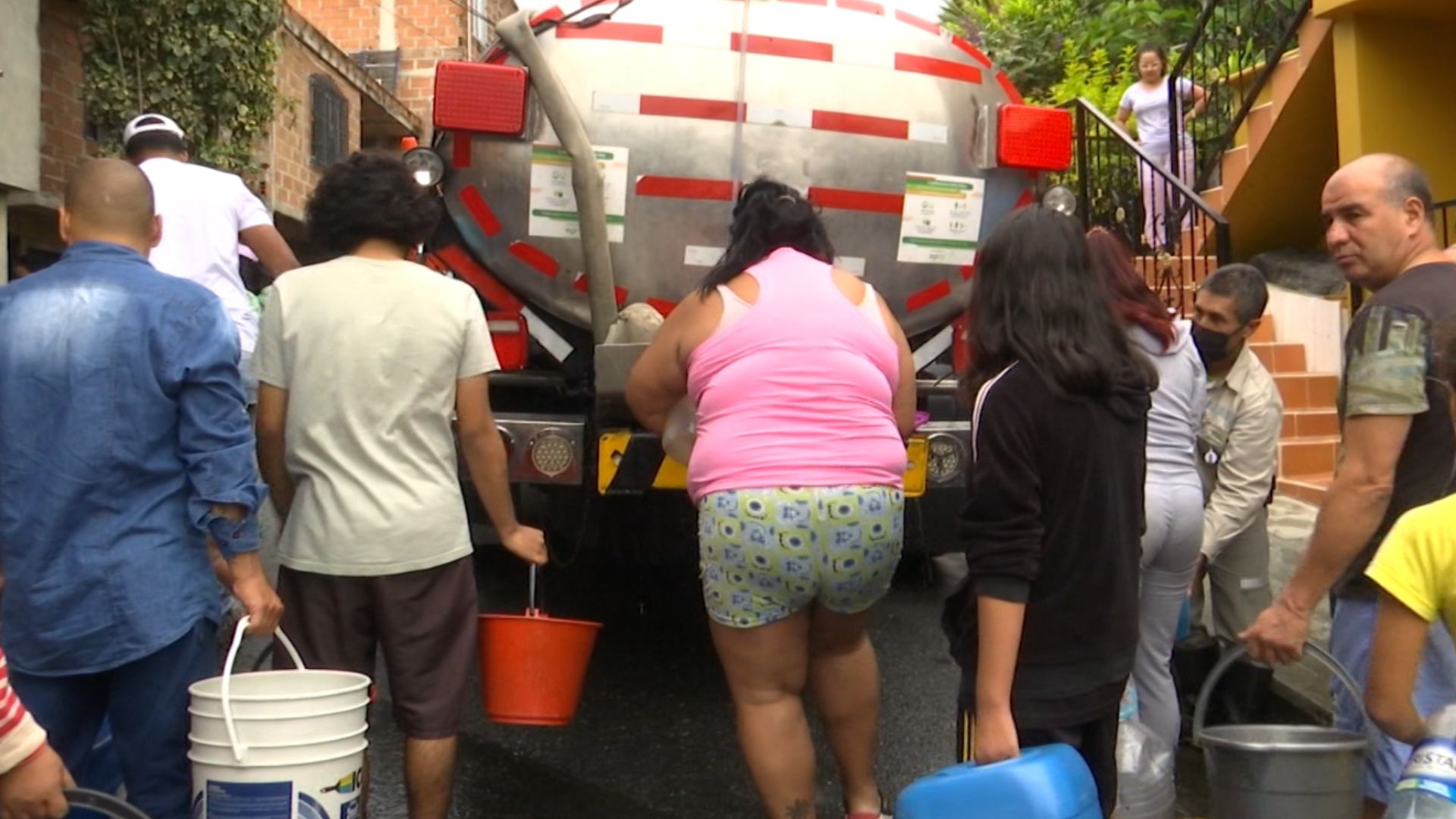 Entregan agua en carrotanques por ‘El Niño’