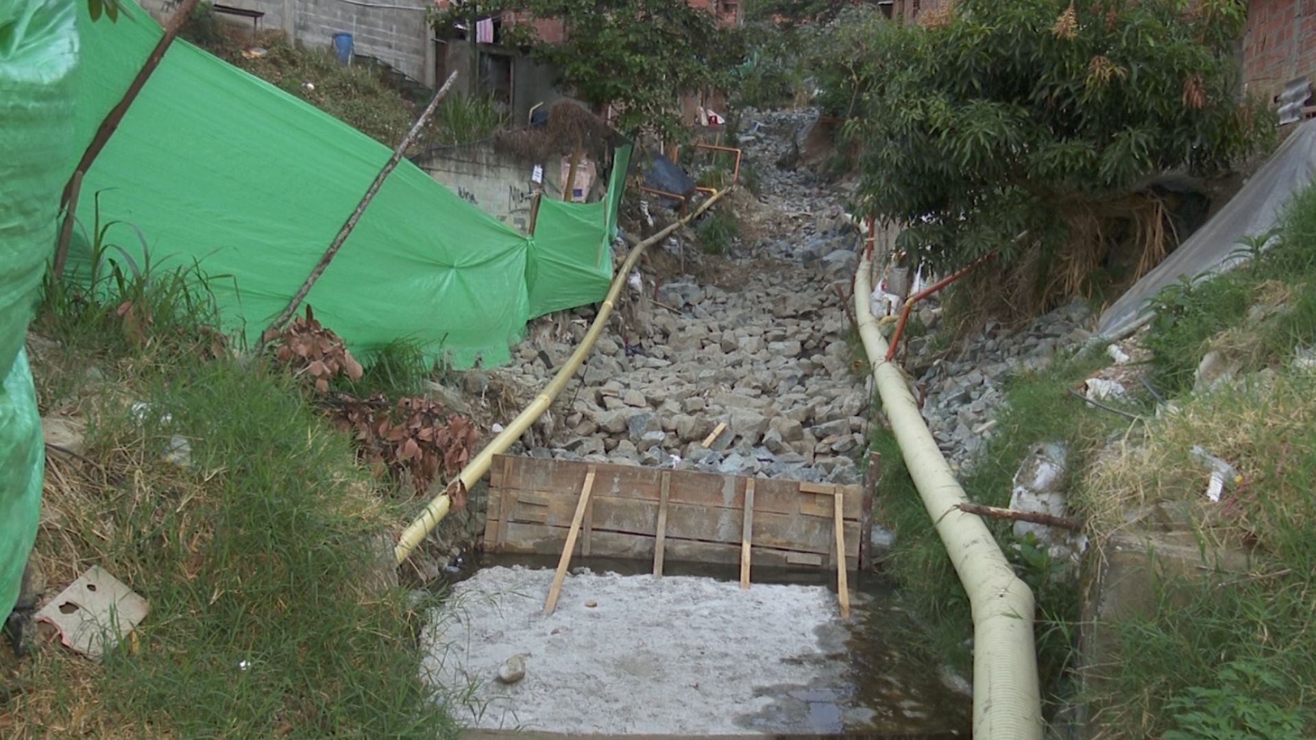 Piden terminar obras en quebrada de Robledo