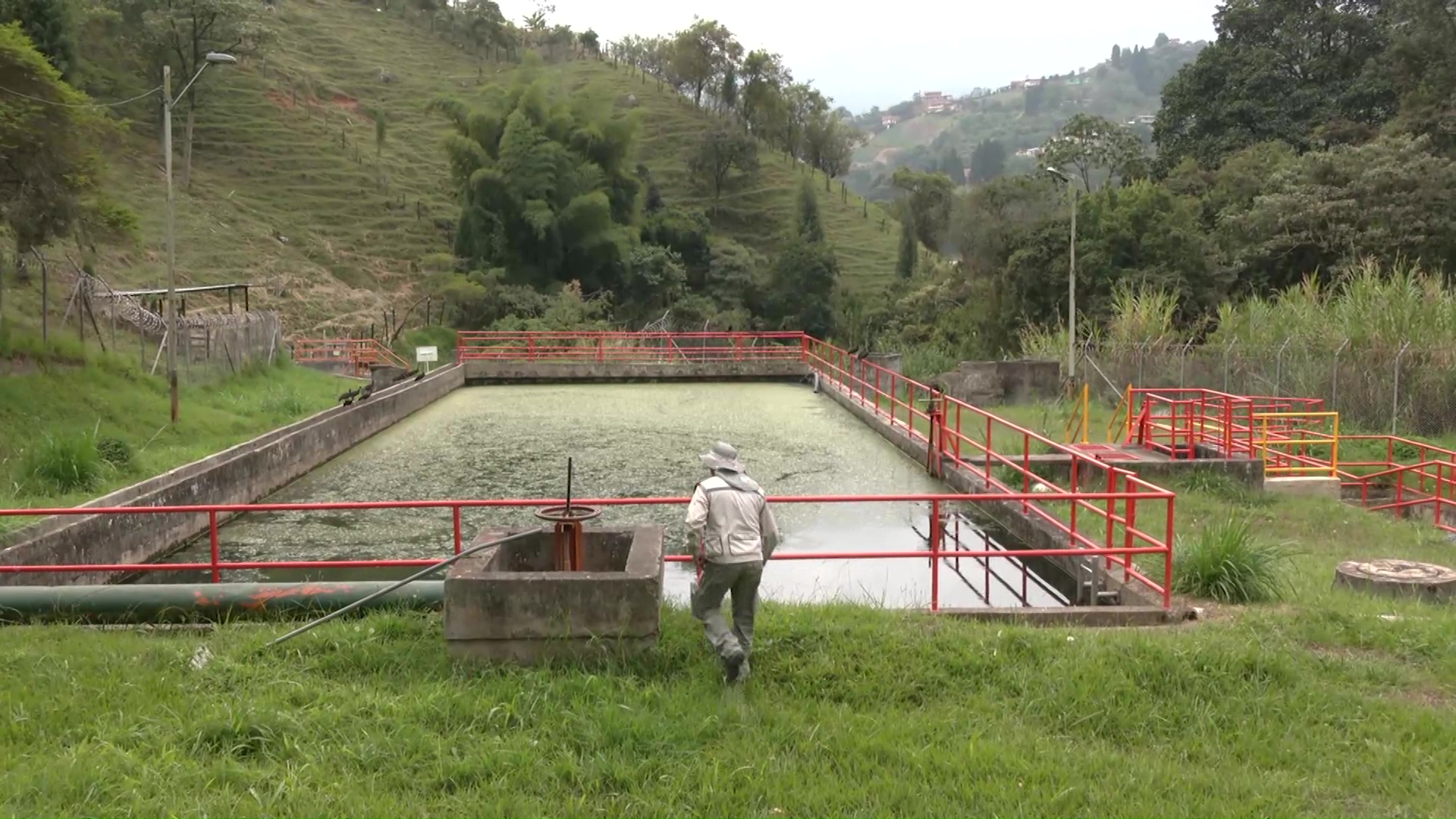 Con carrotanques llevan agua al occidente de Medellín