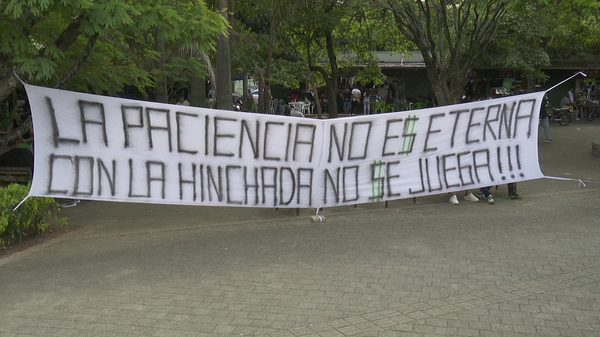 Hinchas de Nacional hicieron plantón pacífico