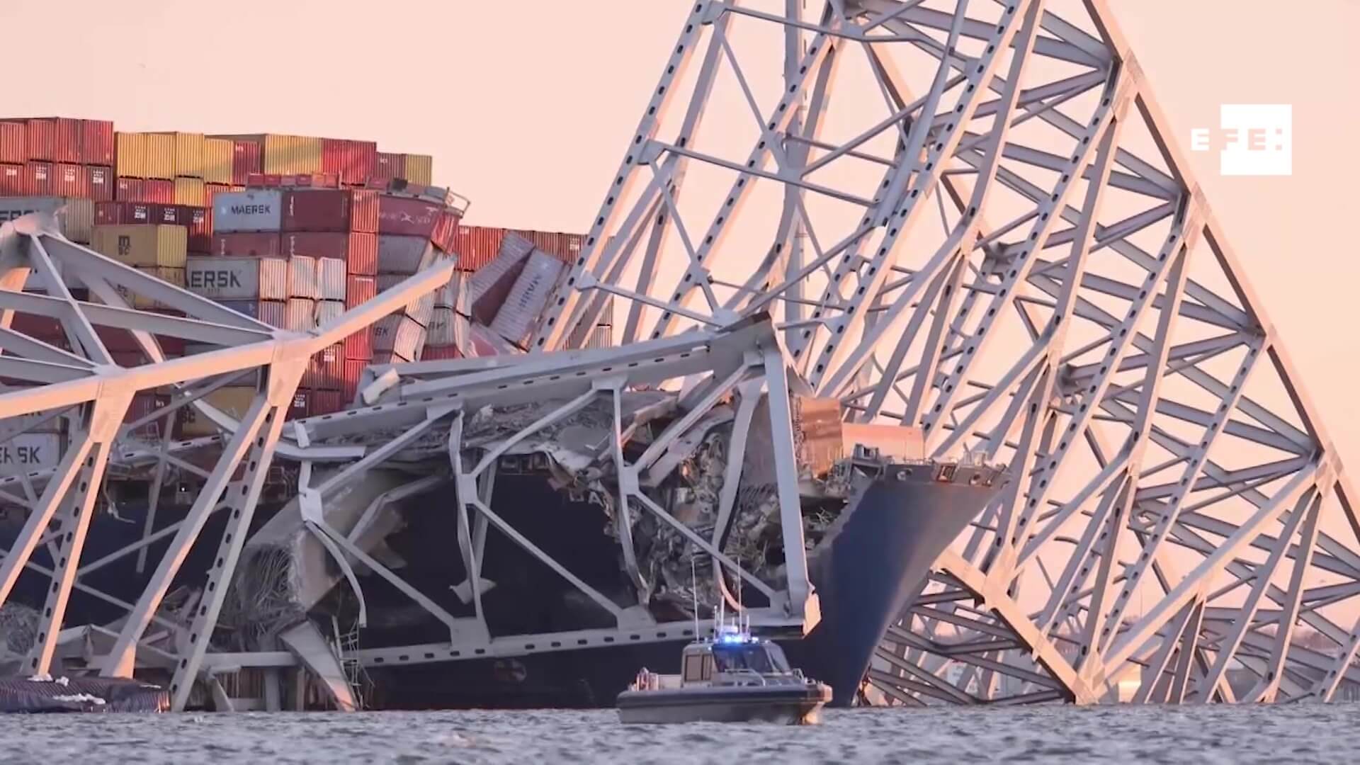 Barco se estrelló y tumbó puente en Baltimore