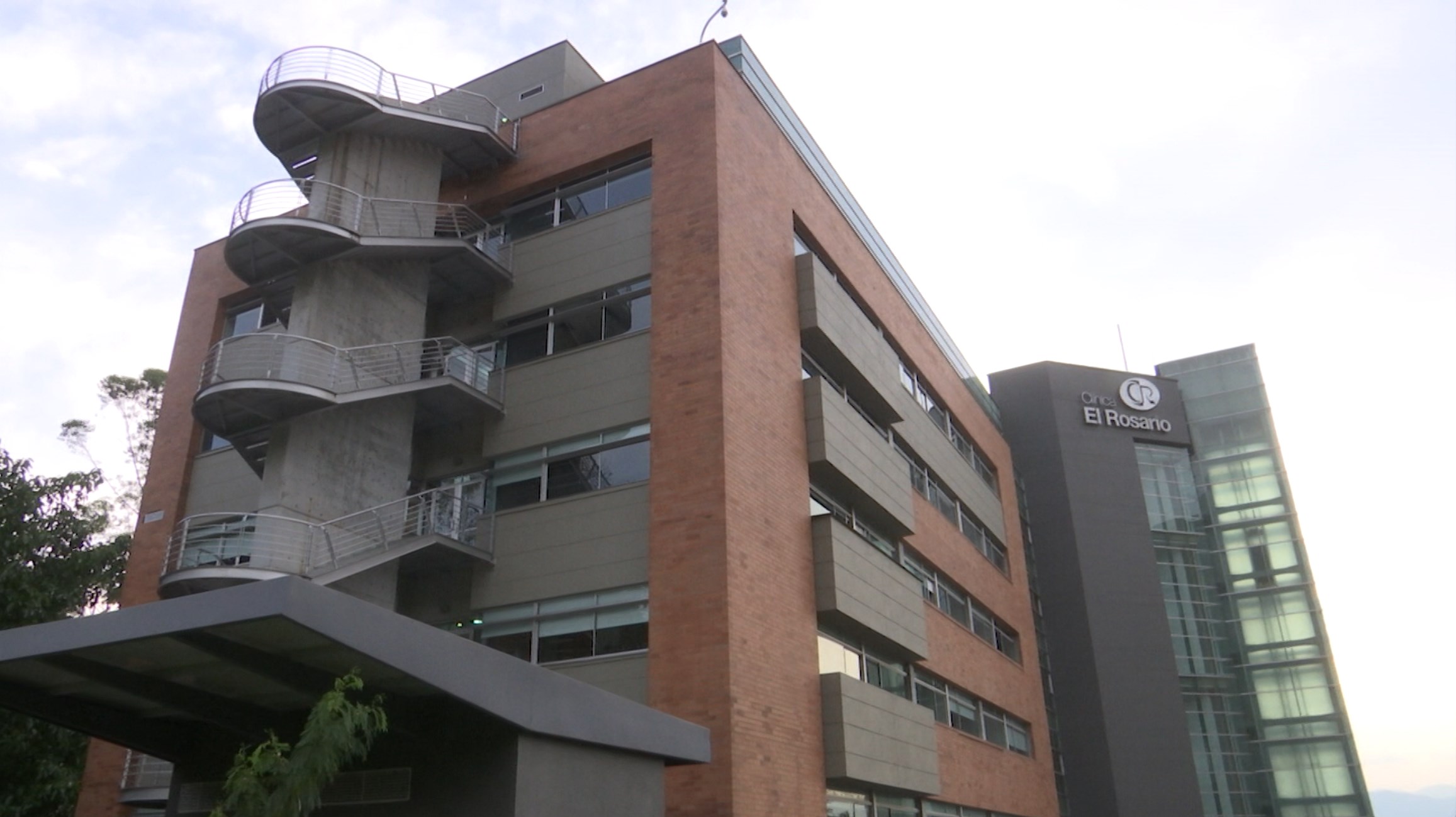Privilegian a Maluma en clínica de Medellín