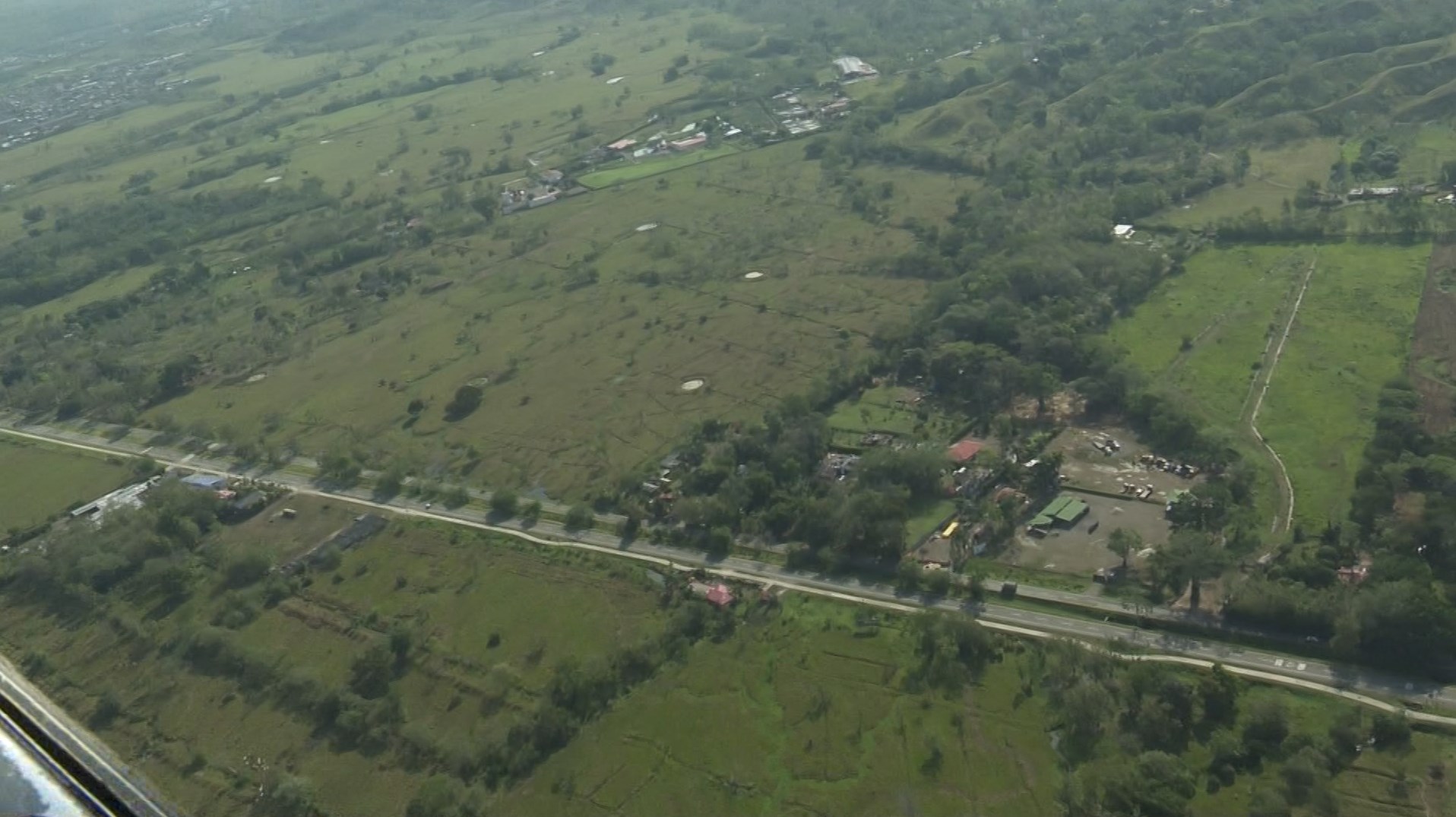 Por tierra y aire vigilan las vías