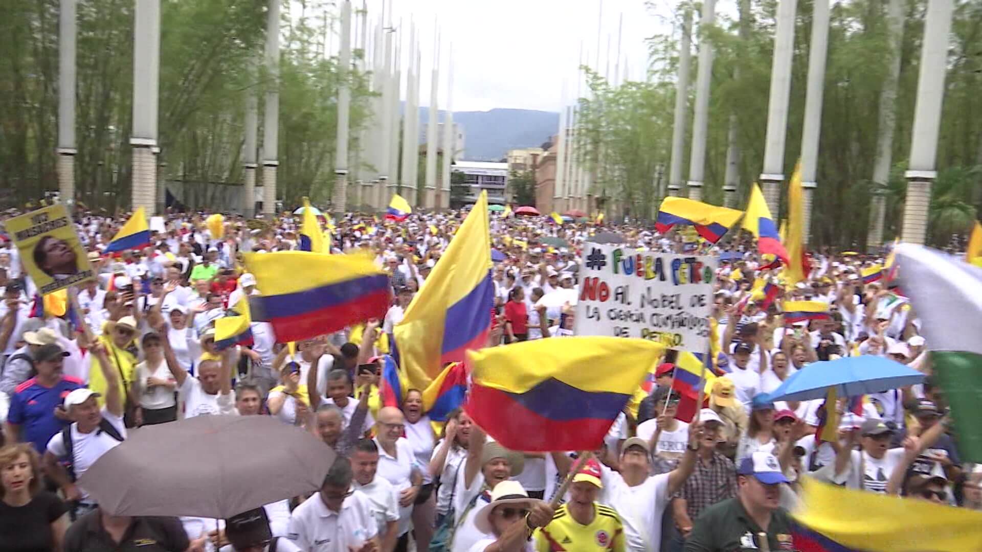 Petro se equivoca al menospreciar marchas analistas