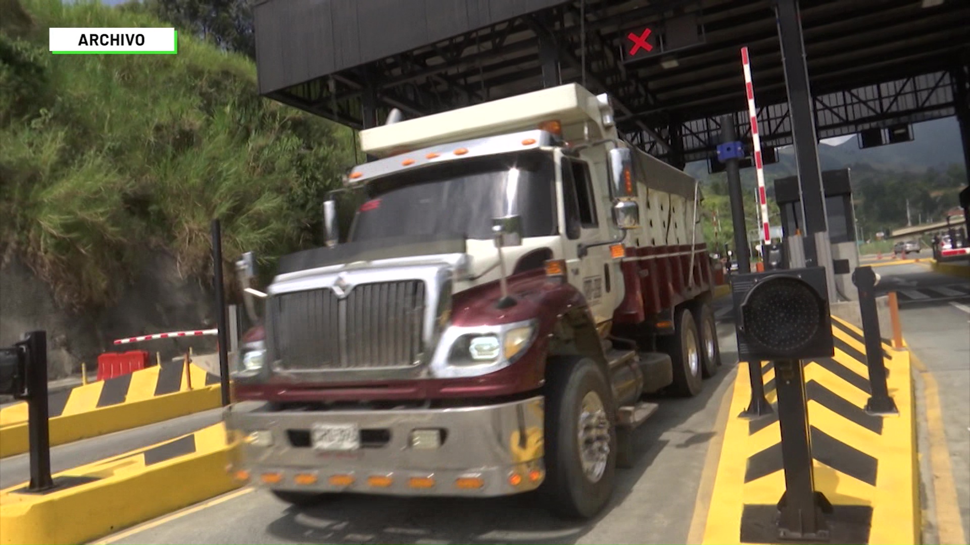 Gremio de transporte alerta ante incremento del precio de peajes