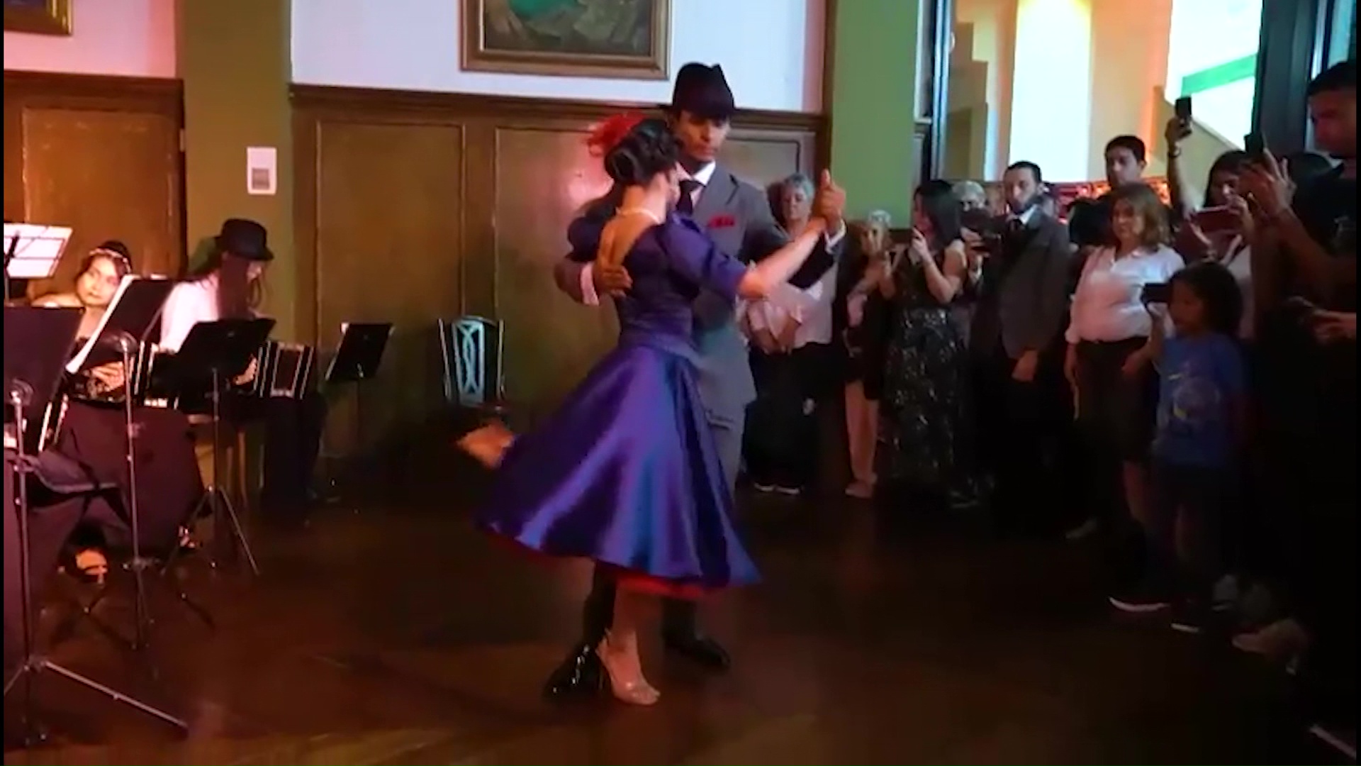 Abre primera escuela de tango en Medellín
