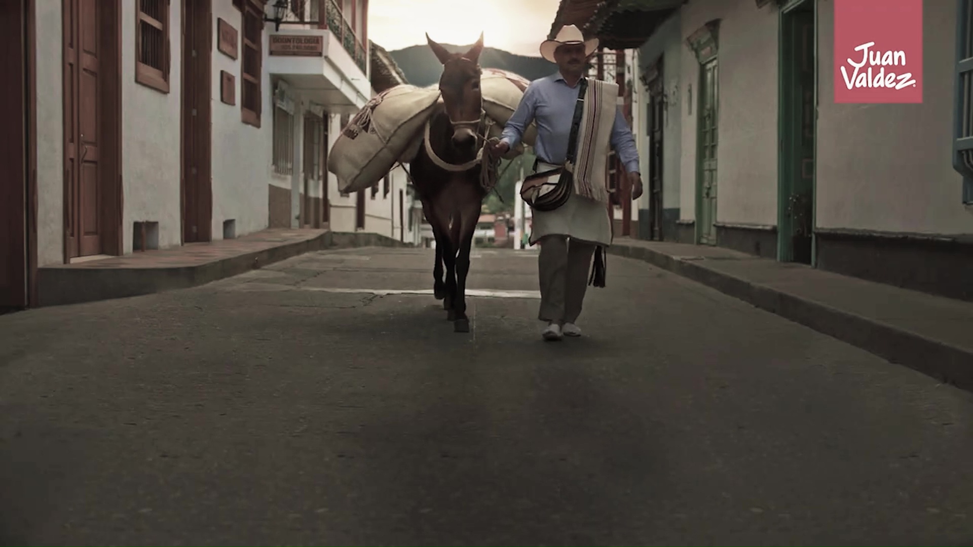 Murió Carlos Castañeda, personaje Juan Valdez