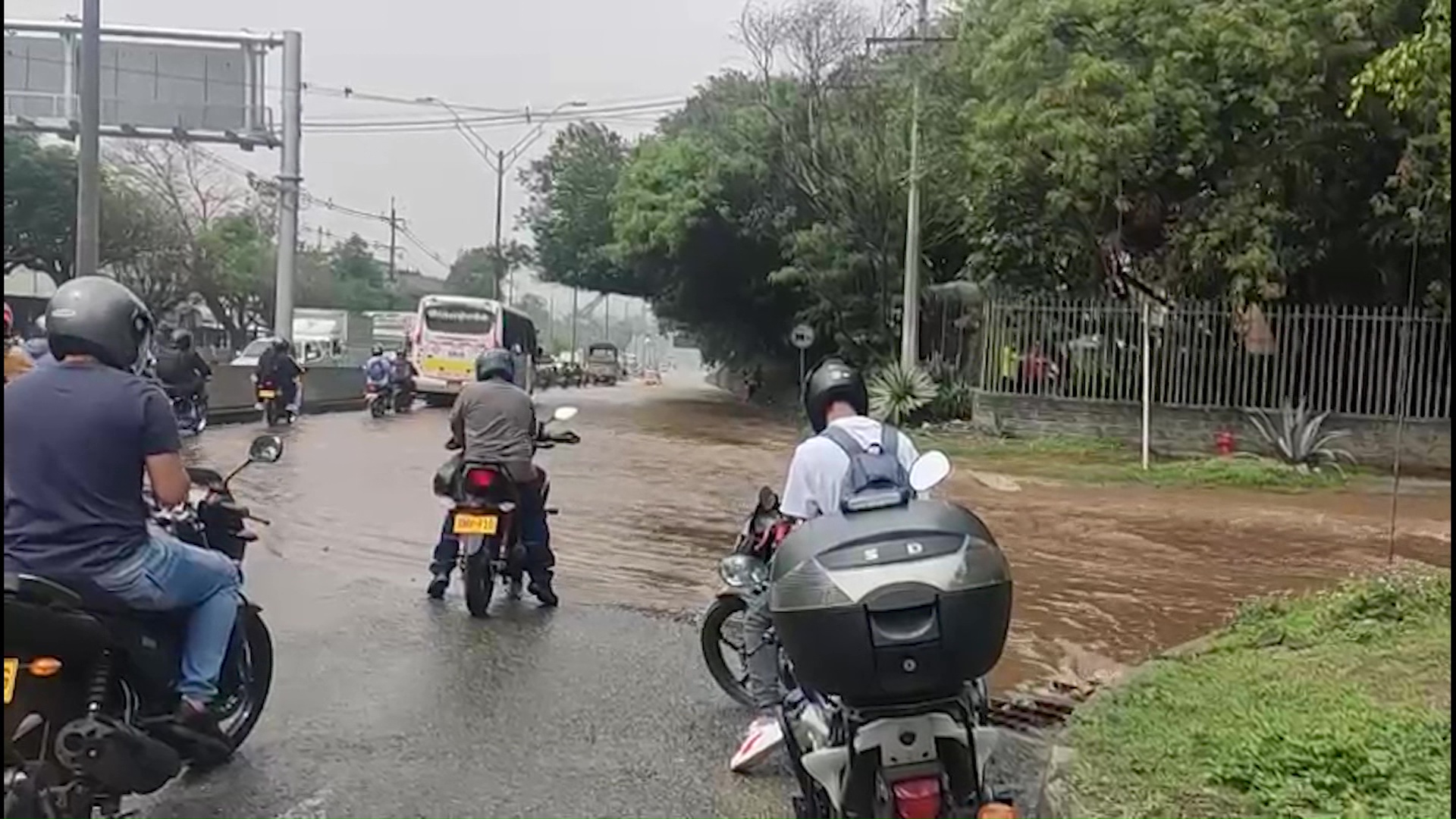 Colapso en la autopista norte por inundación