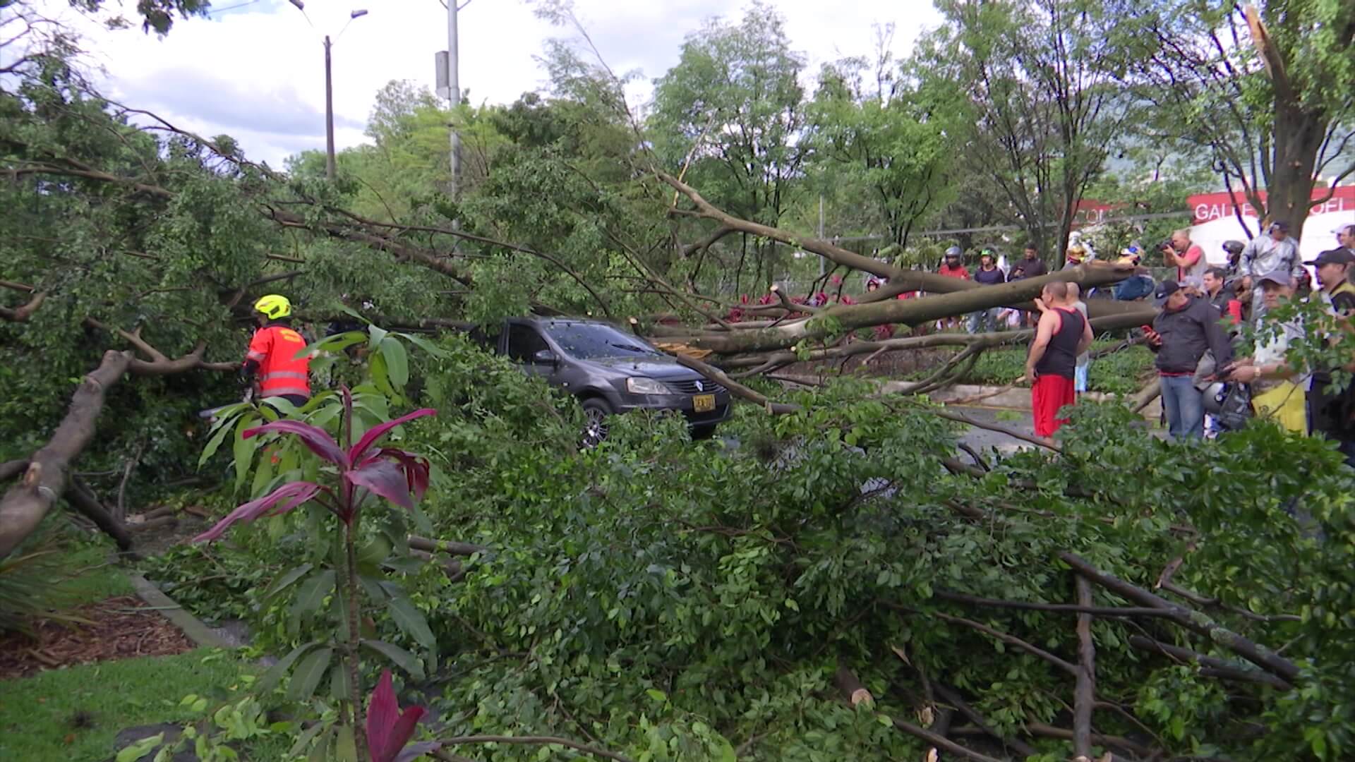 100 emergencias por lluvias en Medellín