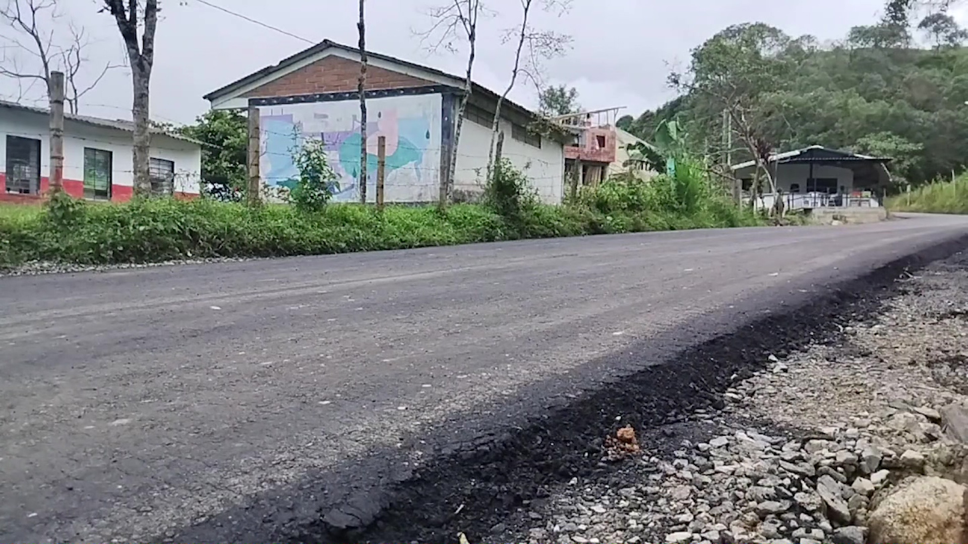 Asegurados 15 kms de pavimento en vía Nariño