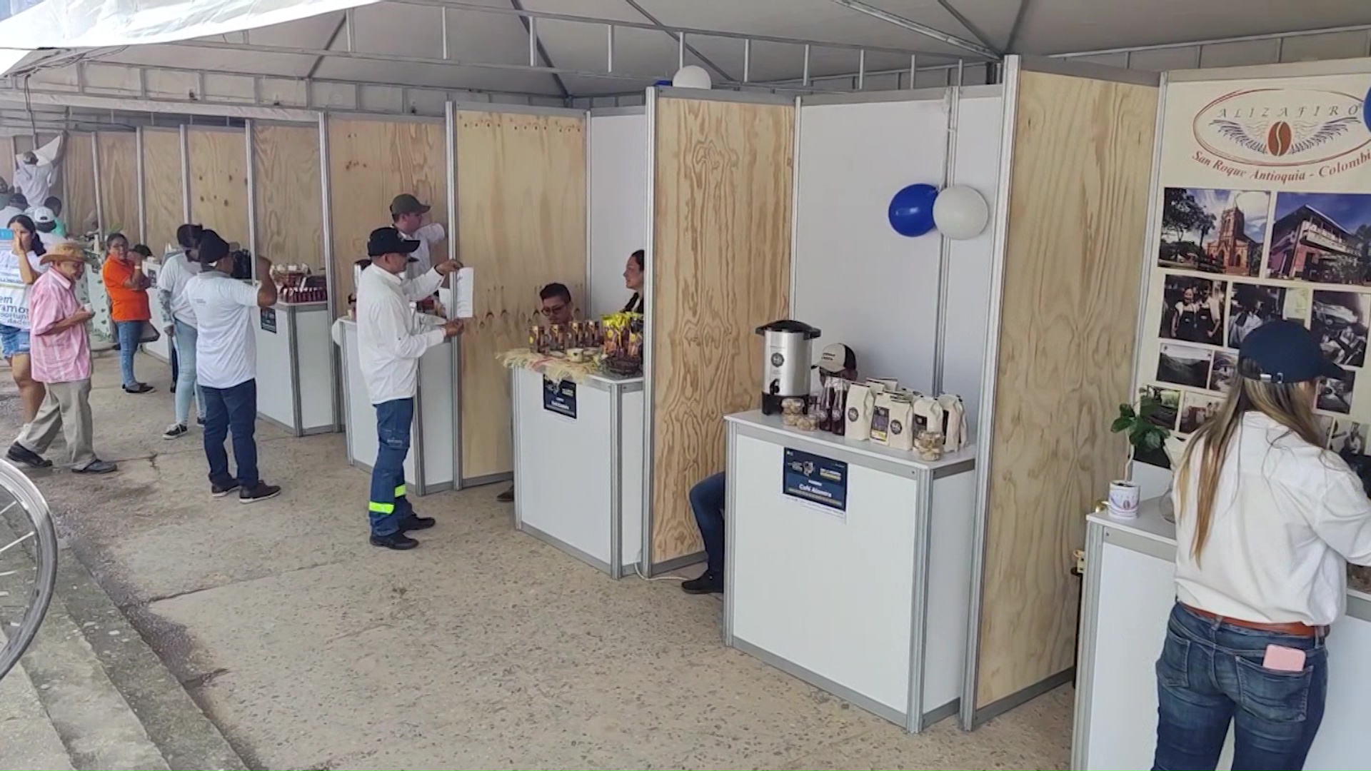 150 emprendedores en gran feria empresarial