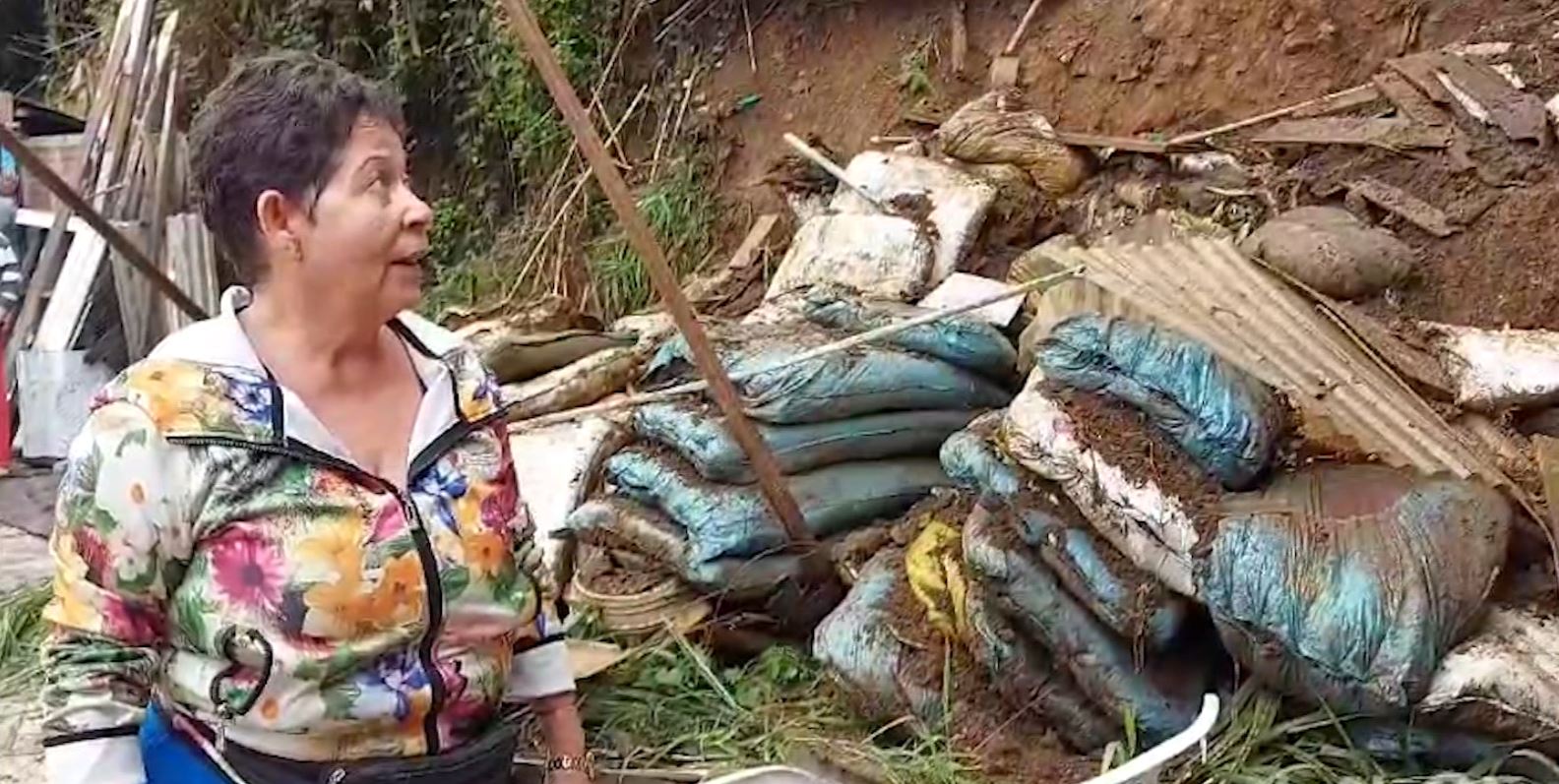 Vías de Medellín inundadas por aguaceros - Teleantioquia Noticias