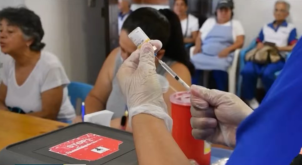 900 adultos mayores de Itagüí vacunados