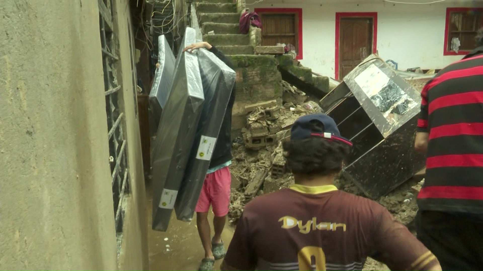 83 damnificados y cuatro viviendas colapsadas en Bello