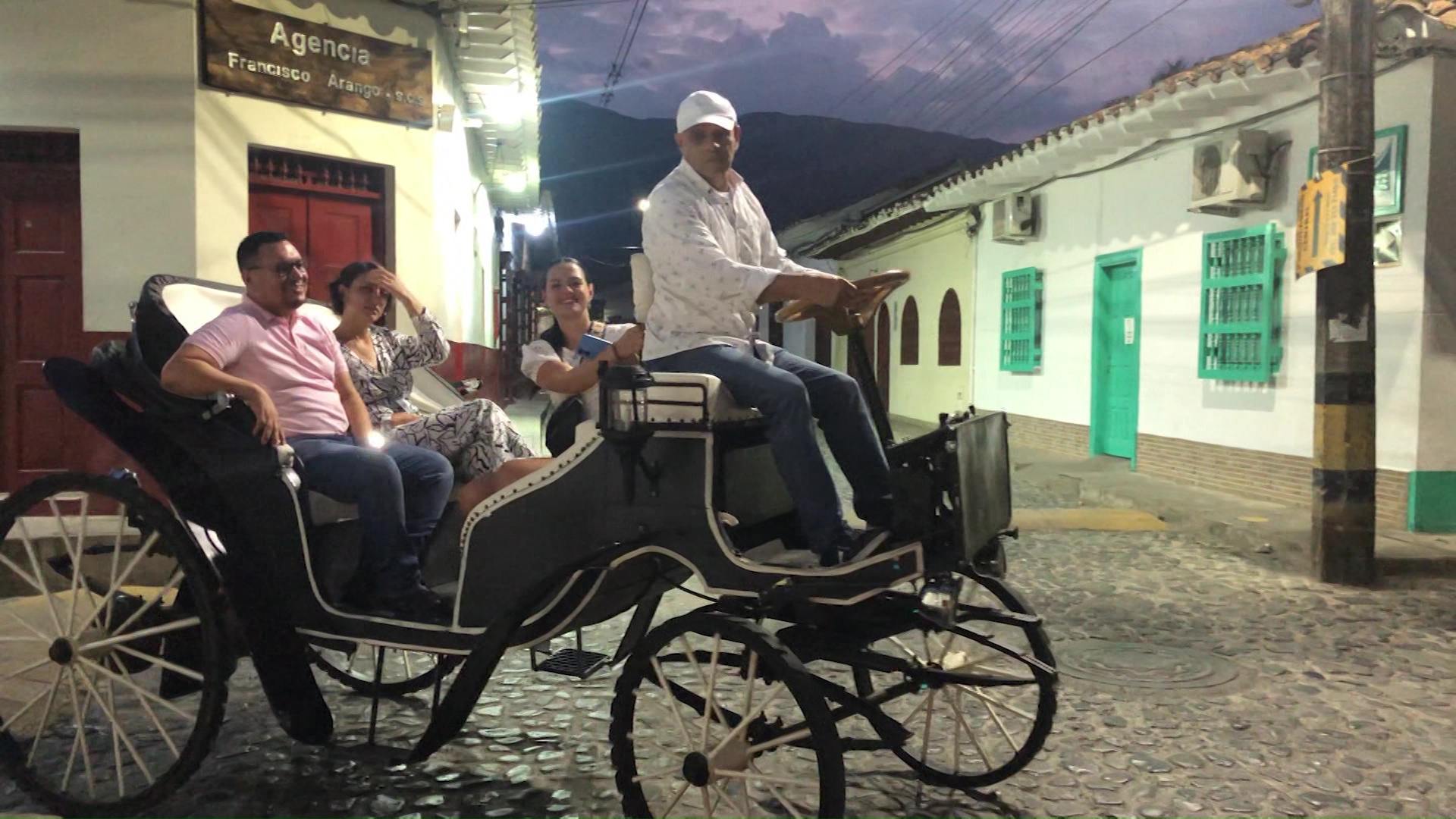 Primera carroza eléctrica en Santa Fe de Antioquia