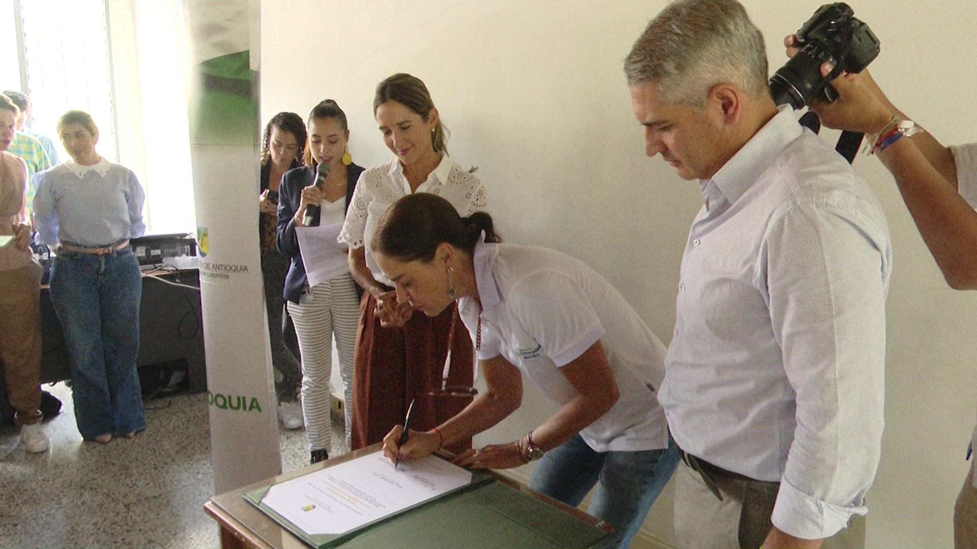 Formarán a maestros y estudiantes en IA