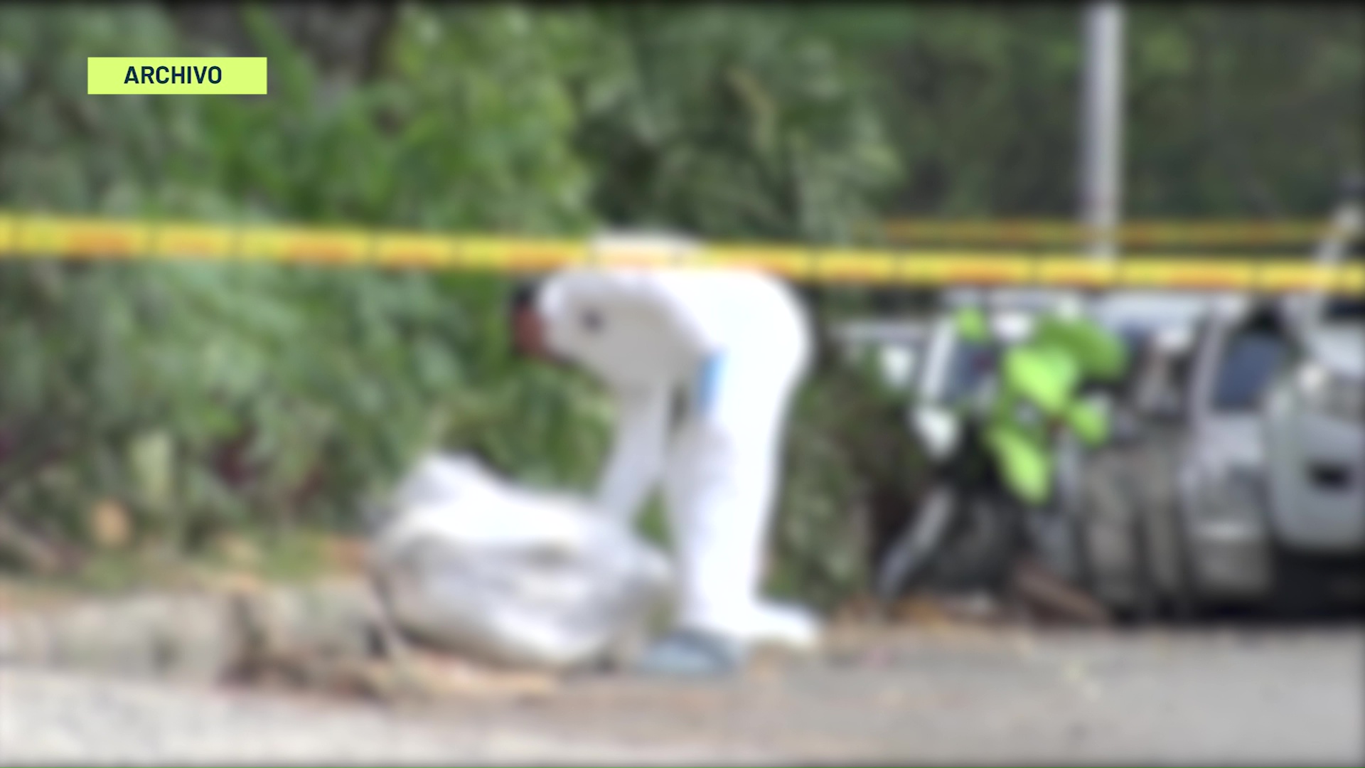 Otro cuerpo de un hombre envuelto en bolsas