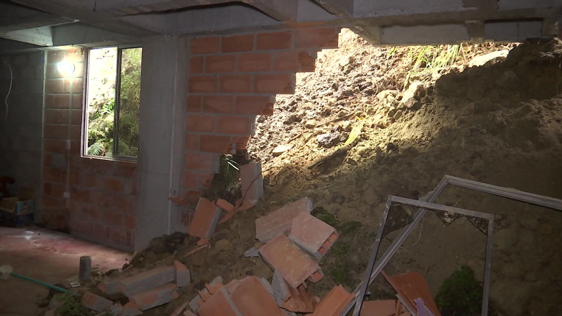 18 familias afectadas por movimiento en masa en la Comuna 13