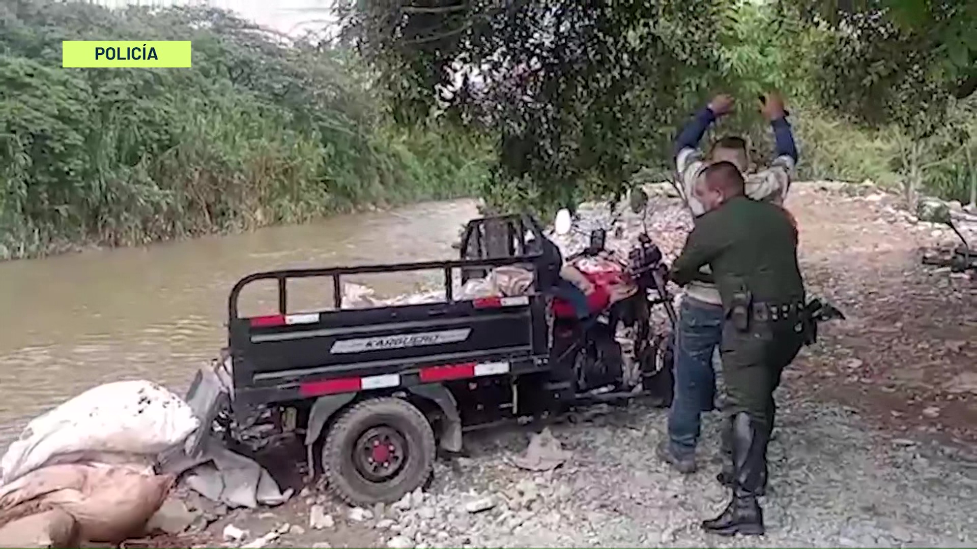 Descubren en flagrancia contaminador del río